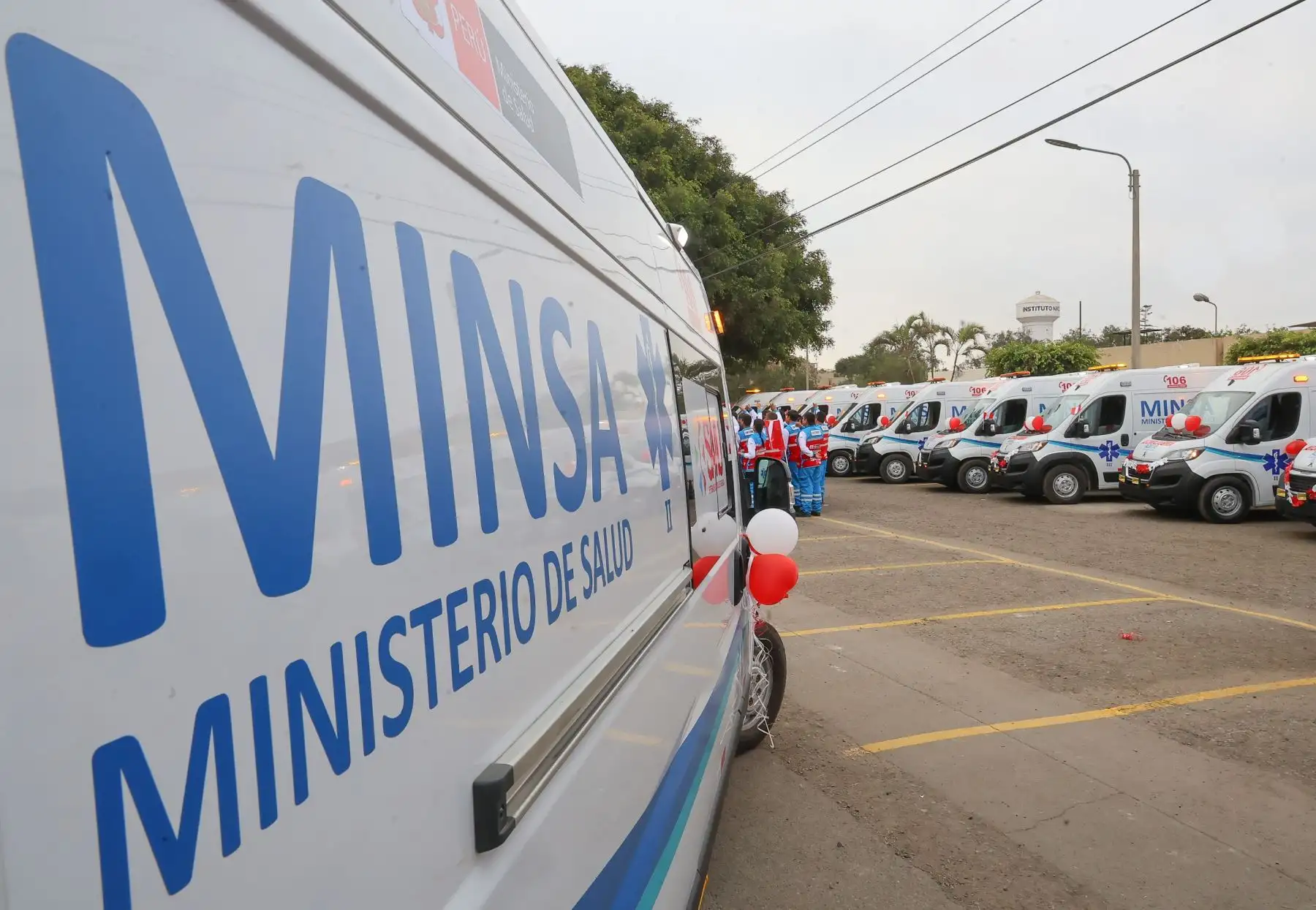 Hoy el ministro César Henry Vásquez Sánchez entregó 33 nuevas ambulancias para la ampliación de la flota del Samu. Foto: ANDINA/Difusión:MINSA