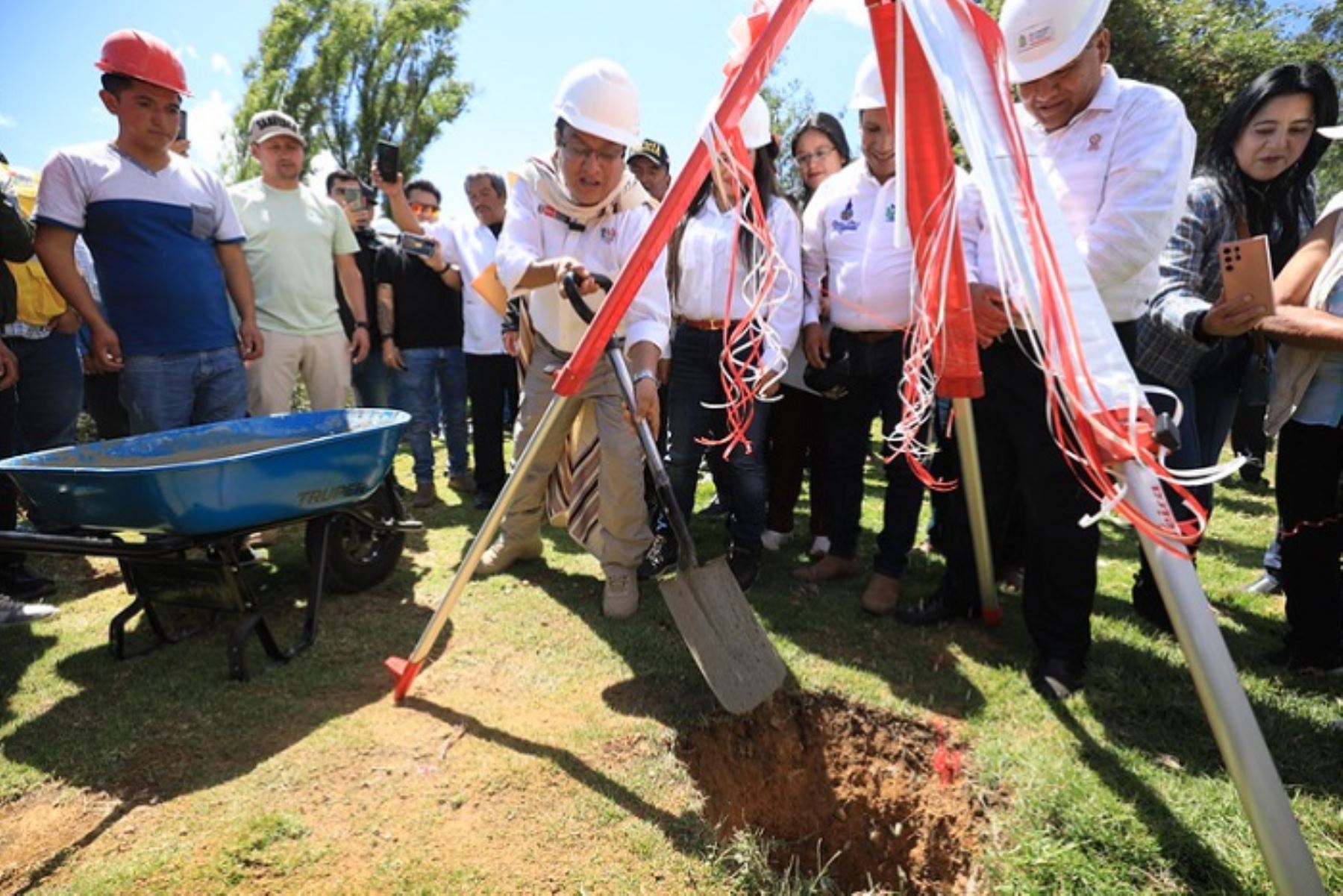 Ministro César Vásquez anunció que en agosto se estaría otorgando la buena pro para construir el Hospital San Miguel. Fotos: Minsa
