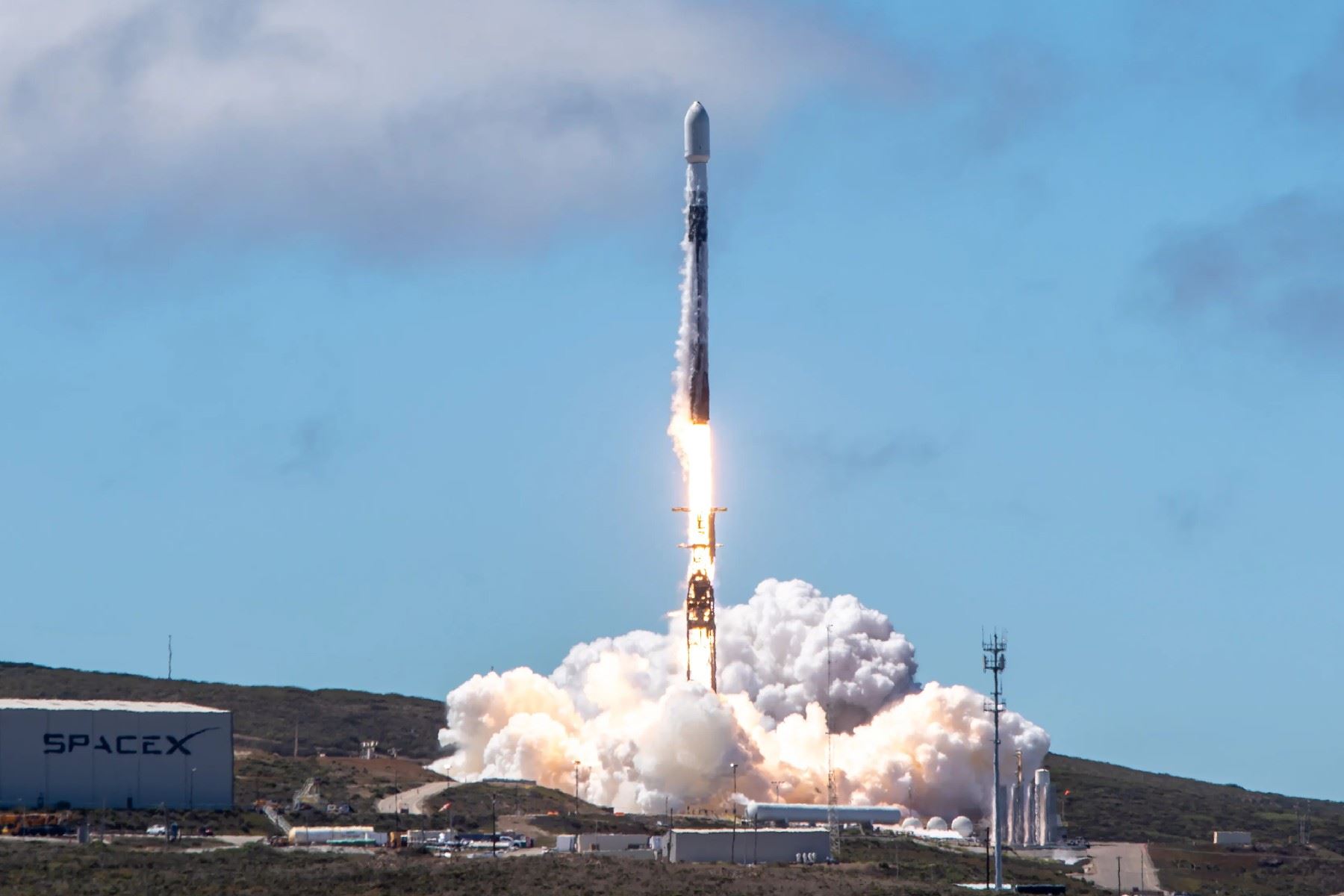 TRACERS está compuesta por dos satélites que estudiarán la reconexión magnética, un evento que libera tanta energía como la que se utiliza en un día en todo Estados Unidos.  Foto: SpaceX