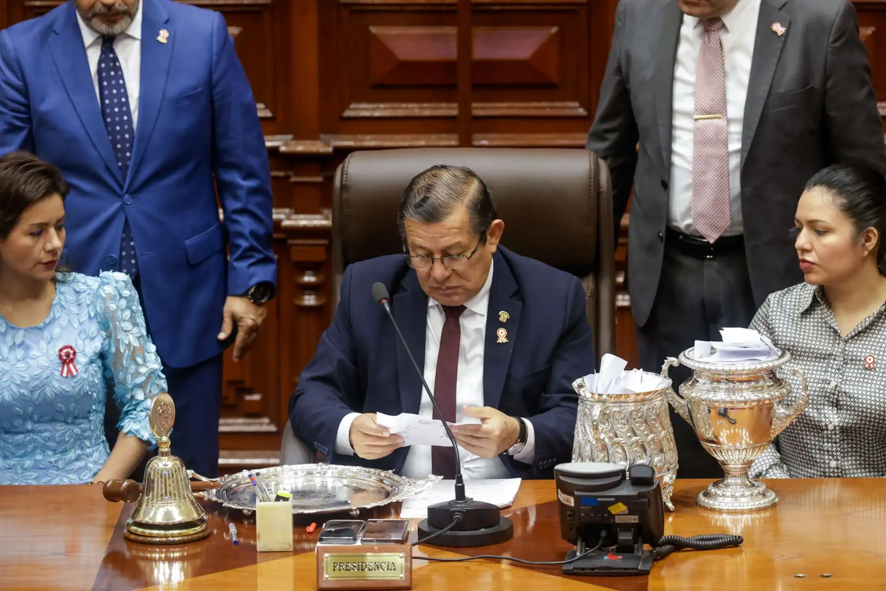 Con 126 votos emitidos, el Congreso eligió a la nueva Mesa Directiva para el periodo 2025-2026, encabezada por José Enrique Jerí Oré como presidente. La lista ganadora obtuvo 79 votos, frente a los 40 de la lista 2; además, se registraron 3 votos en blanco y 4 viciados. Completan la Mesa Directiva: Fernando Miguel Rospigliosi Capurro (primer vicepresidente), Waldemar Cerrón Rojas (segundo vicepresidente) e Ilich Freddy López Ureña (tercer vicepresidente). Foto: ANDINA/Luis Iparraguirre