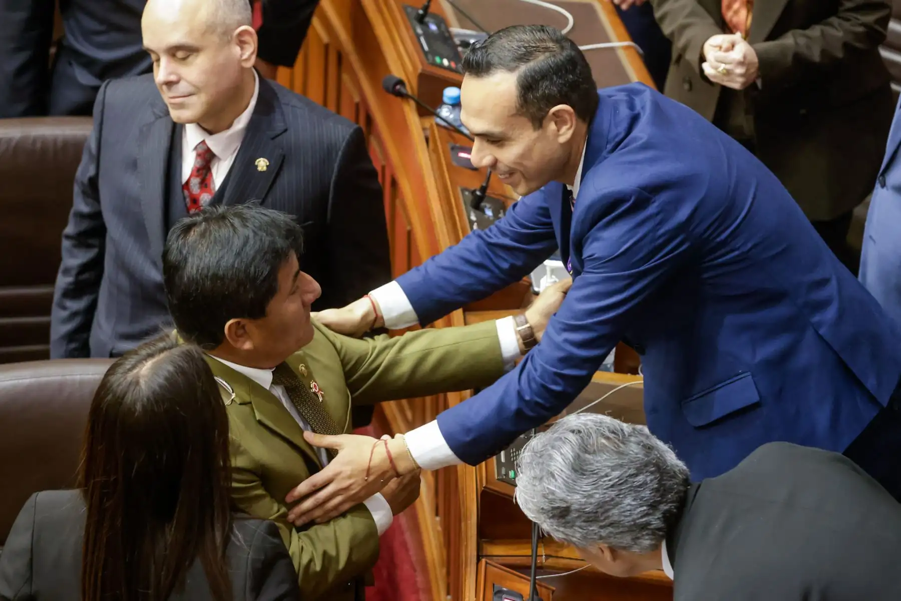 Con 126 votos emitidos, el Congreso eligió a la nueva Mesa Directiva para el periodo 2025-2026, encabezada por José Enrique Jerí Oré como presidente. La lista ganadora obtuvo 79 votos, frente a los 40 de la lista 2; además, se registraron 3 votos en blanco y 4 viciados. Completan la Mesa Directiva: Fernando Miguel Rospigliosi Capurro (primer vicepresidente), Waldemar Cerrón Rojas (segundo vicepresidente) e Ilich Freddy López Ureña (tercer vicepresidente). Foto: ANDINA/Luis Iparraguirre