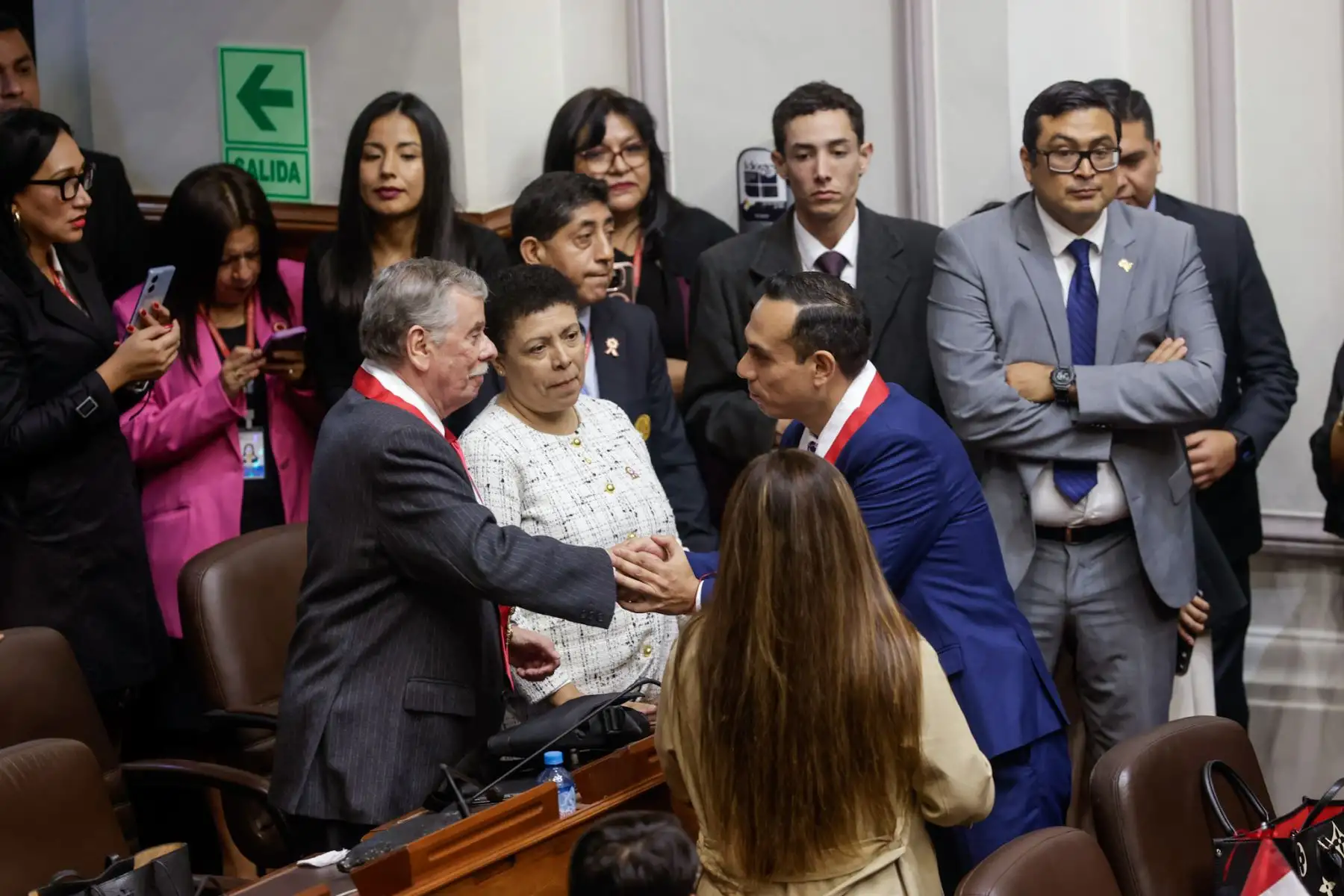 Con 126 votos emitidos, el Congreso eligió a la nueva Mesa Directiva para el periodo 2025-2026, encabezada por José Enrique Jerí Oré como presidente. La lista ganadora obtuvo 79 votos, frente a los 40 de la lista 2; además, se registraron 3 votos en blanco y 4 viciados. Completan la Mesa Directiva: Fernando Miguel Rospigliosi Capurro (primer vicepresidente), Waldemar Cerrón Rojas (segundo vicepresidente) e Ilich Freddy López Ureña (tercer vicepresidente). Foto: ANDINA/Luis Iparraguirre