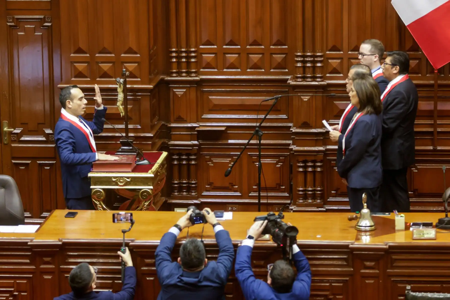 Con 126 votos emitidos, el Congreso eligió a la nueva Mesa Directiva para el periodo 2025-2026, encabezada por José Enrique Jerí Oré como presidente. La lista ganadora obtuvo 79 votos, frente a los 40 de la lista 2; además, se registraron 3 votos en blanco y 4 viciados. Completan la Mesa Directiva: Fernando Miguel Rospigliosi Capurro (primer vicepresidente), Waldemar Cerrón Rojas (segundo vicepresidente) e Ilich Freddy López Ureña (tercer vicepresidente). Foto: ANDINA/Luis Iparraguirre