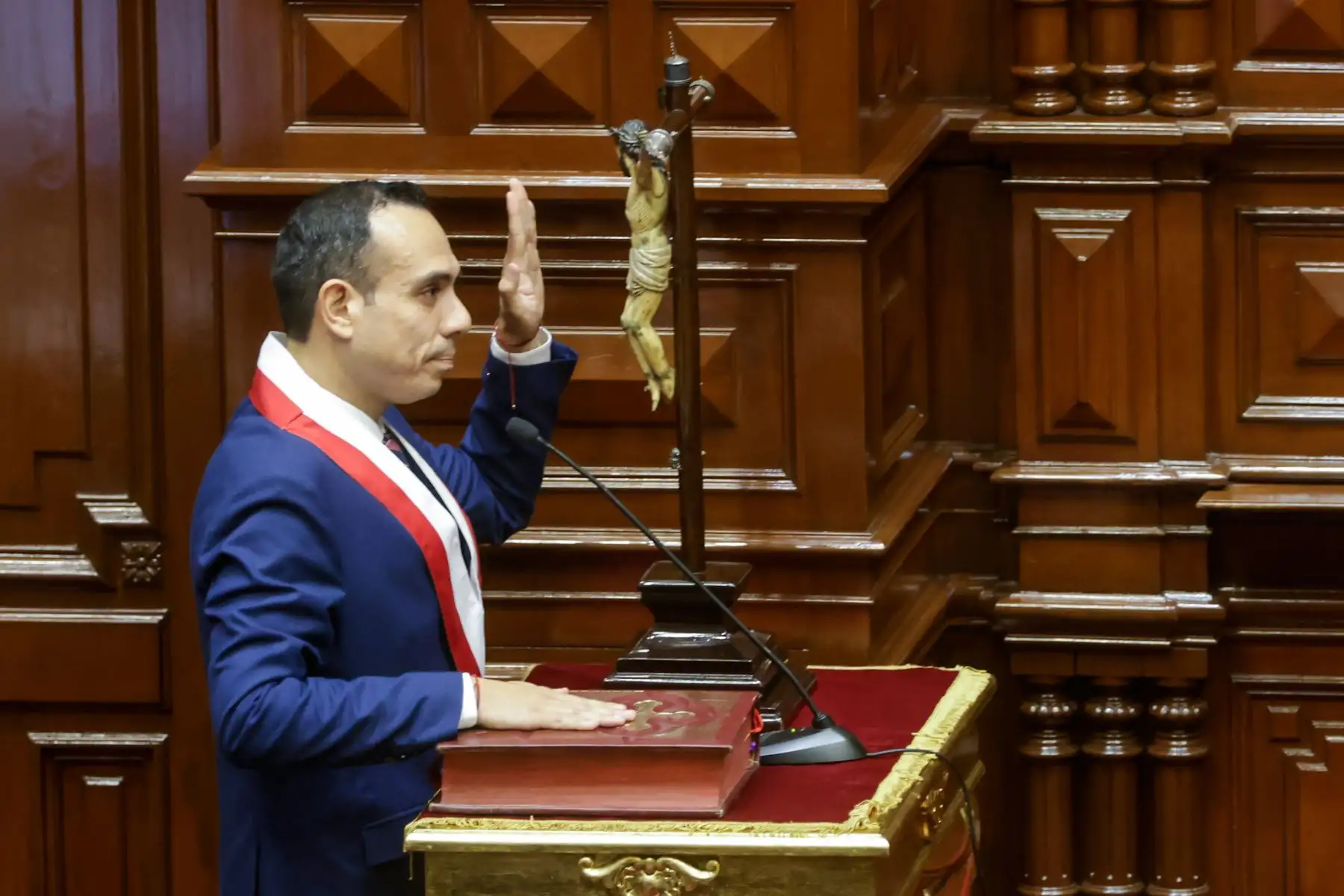 Con 126 votos emitidos, el Congreso eligió a la nueva Mesa Directiva para el periodo 2025-2026, encabezada por José Enrique Jerí Oré como presidente. La lista ganadora obtuvo 79 votos, frente a los 40 de la lista 2; además, se registraron 3 votos en blanco y 4 viciados. Completan la Mesa Directiva: Fernando Miguel Rospigliosi Capurro (primer vicepresidente), Waldemar Cerrón Rojas (segundo vicepresidente) e Ilich Freddy López Ureña (tercer vicepresidente). Foto: ANDINA/Luis Iparraguirre