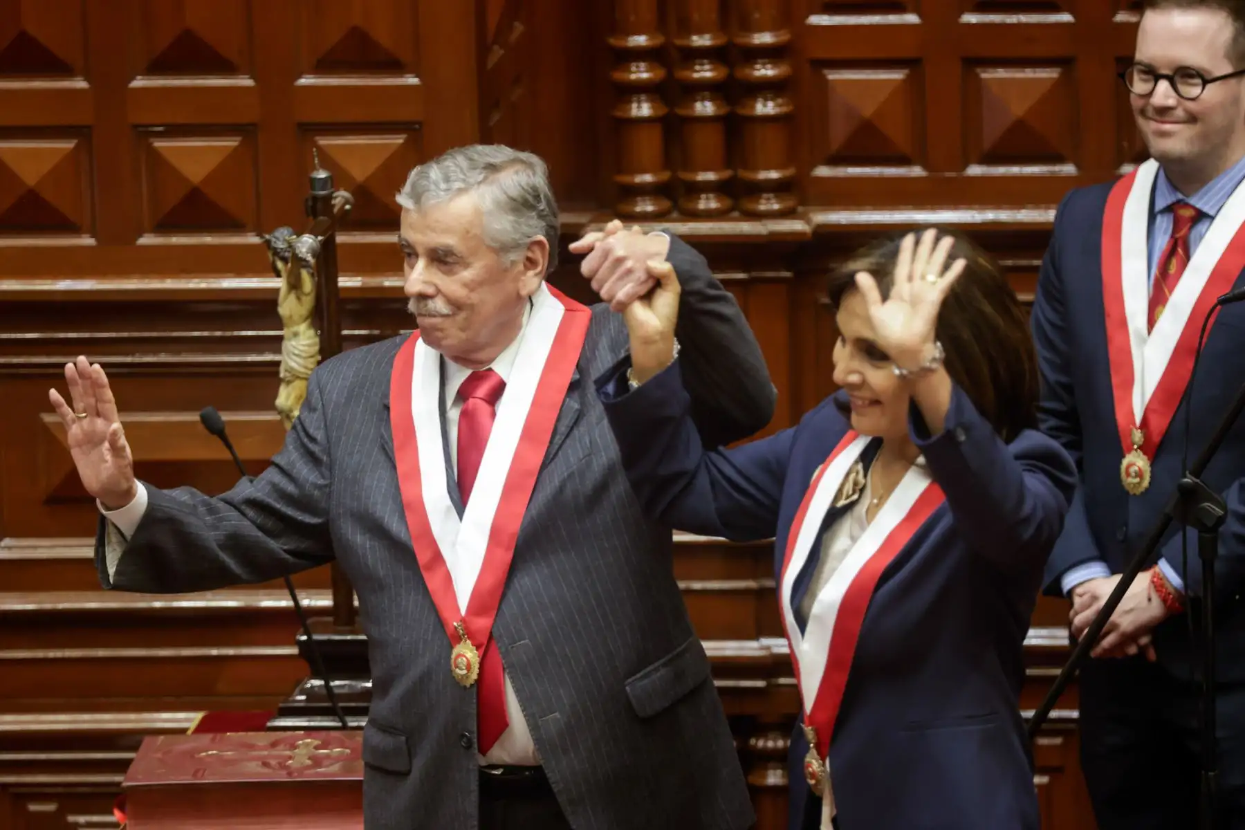 Con 126 votos emitidos, el Congreso eligió a la nueva Mesa Directiva para el periodo 2025-2026, encabezada por José Enrique Jerí Oré como presidente. La lista ganadora obtuvo 79 votos, frente a los 40 de la lista 2; además, se registraron 3 votos en blanco y 4 viciados. Completan la Mesa Directiva: Fernando Miguel Rospigliosi Capurro (primer vicepresidente), Waldemar Cerrón Rojas (segundo vicepresidente) e Ilich Freddy López Ureña (tercer vicepresidente). Foto: ANDINA/Luis Iparraguirre