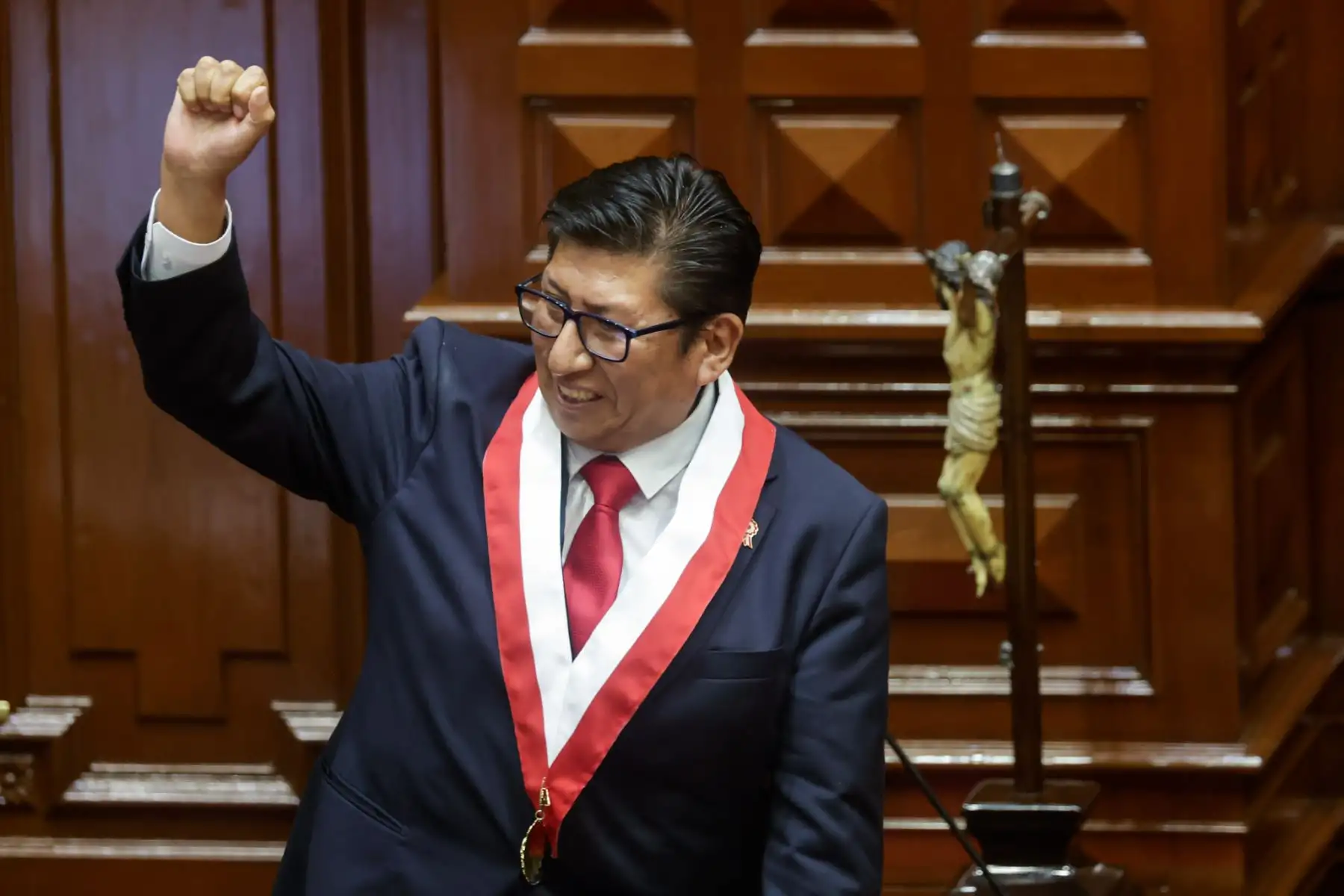 Con 126 votos emitidos, el Congreso eligió a la nueva Mesa Directiva para el periodo 2025-2026, encabezada por José Enrique Jerí Oré como presidente. La lista ganadora obtuvo 79 votos, frente a los 40 de la lista 2; además, se registraron 3 votos en blanco y 4 viciados. Completan la Mesa Directiva: Fernando Miguel Rospigliosi Capurro (primer vicepresidente), Waldemar Cerrón Rojas (segundo vicepresidente) e Ilich Freddy López Ureña (tercer vicepresidente). Foto: ANDINA/Luis Iparraguirre
