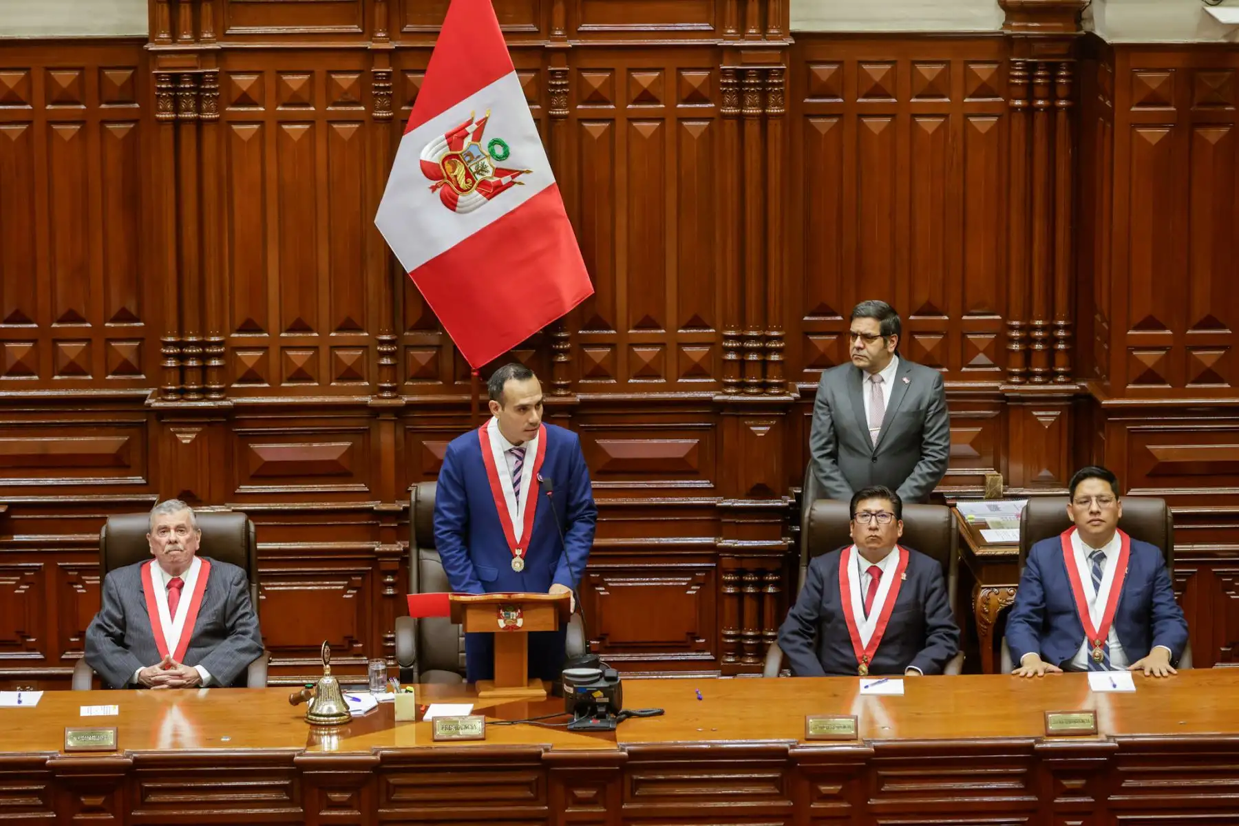 Con 126 votos emitidos, el Congreso eligió a la nueva Mesa Directiva para el periodo 2025-2026, encabezada por José Enrique Jerí Oré como presidente. La lista ganadora obtuvo 79 votos, frente a los 40 de la lista 2; además, se registraron 3 votos en blanco y 4 viciados. Completan la Mesa Directiva: Fernando Miguel Rospigliosi Capurro (primer vicepresidente), Waldemar Cerrón Rojas (segundo vicepresidente) e Ilich Freddy López Ureña (tercer vicepresidente). Foto: ANDINA/Luis Iparraguirre