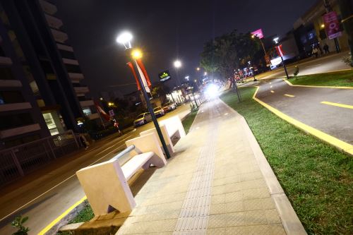 Municipalidad de Miraflores entrega remozada av. Comandante Espinar