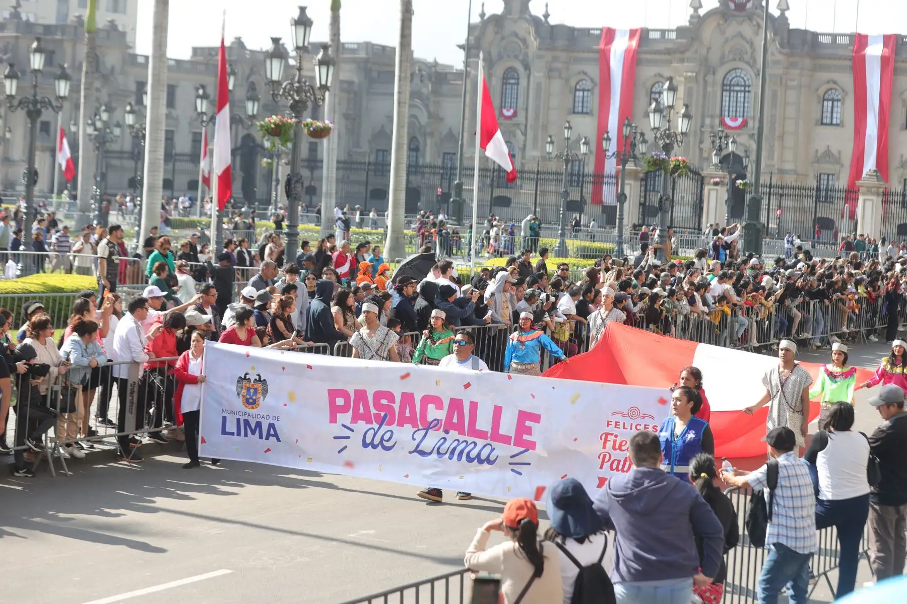 Municipalidad de Lima celebra Fiestas Patrias con conciertos, danzas y pasacalles, entre las actividades destacan el gran concierto por el aniversario, con la participación de reconocidos artistas nacionales.
Foto: ANDINA/Eddy Ramos