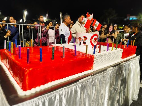 Nuevo Chimbote celebra Fiestas Patrias con la torta más grande del Perú. Foto: ANDINA/Difusión