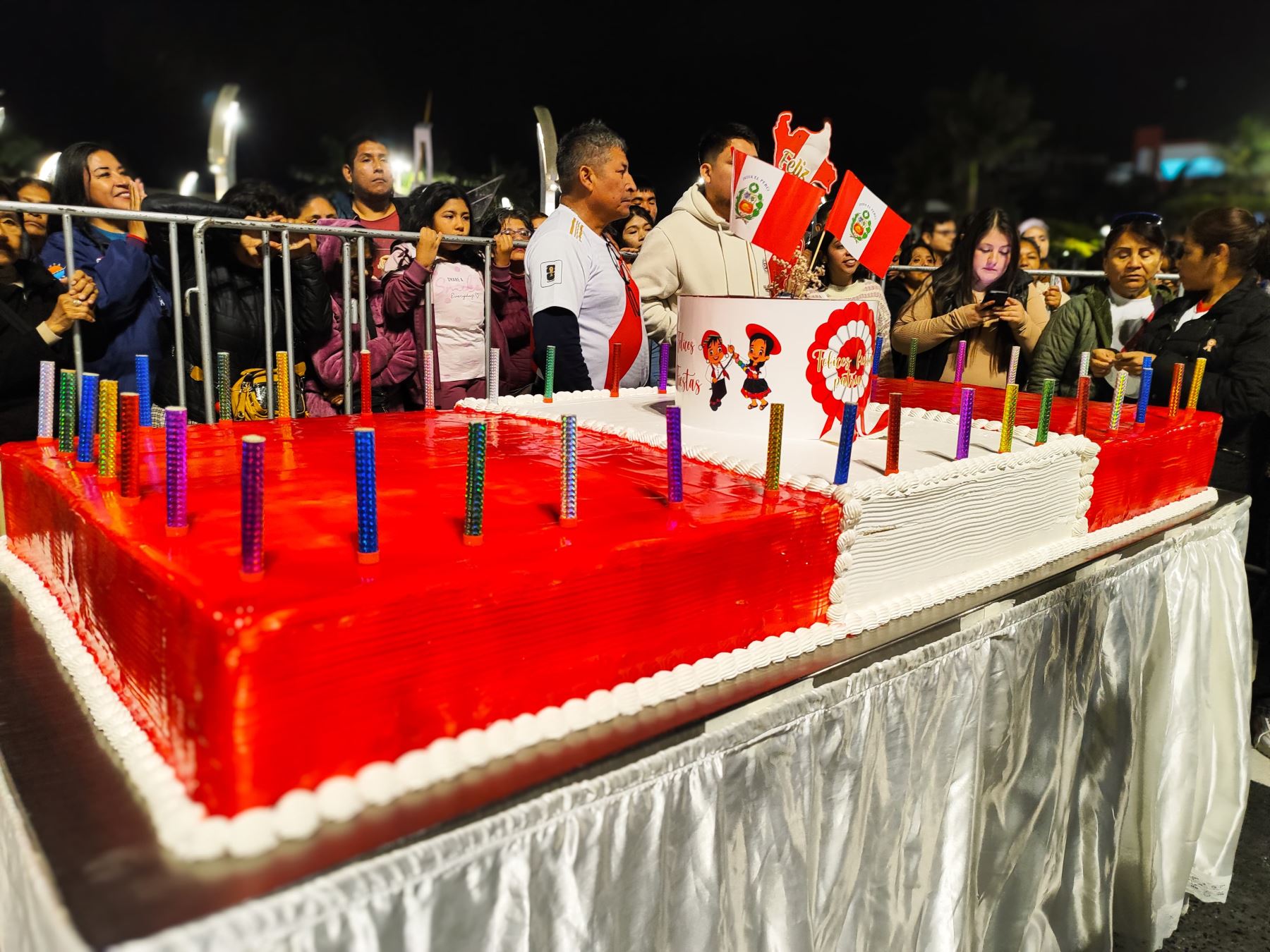 Nuevo Chimbote celebra Fiestas Patrias con la torta más grande del Perú. Foto: ANDINA/Difusión