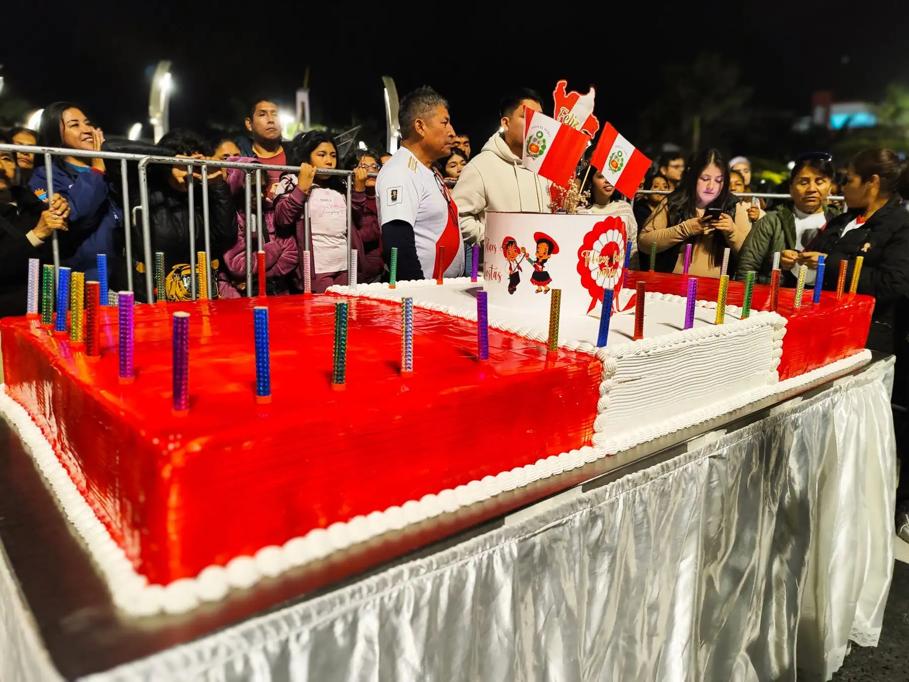 Nuevo Chimbote celebra Fiestas Patrias con la torta más grande del Perú. Foto: ANDINA/Difusión