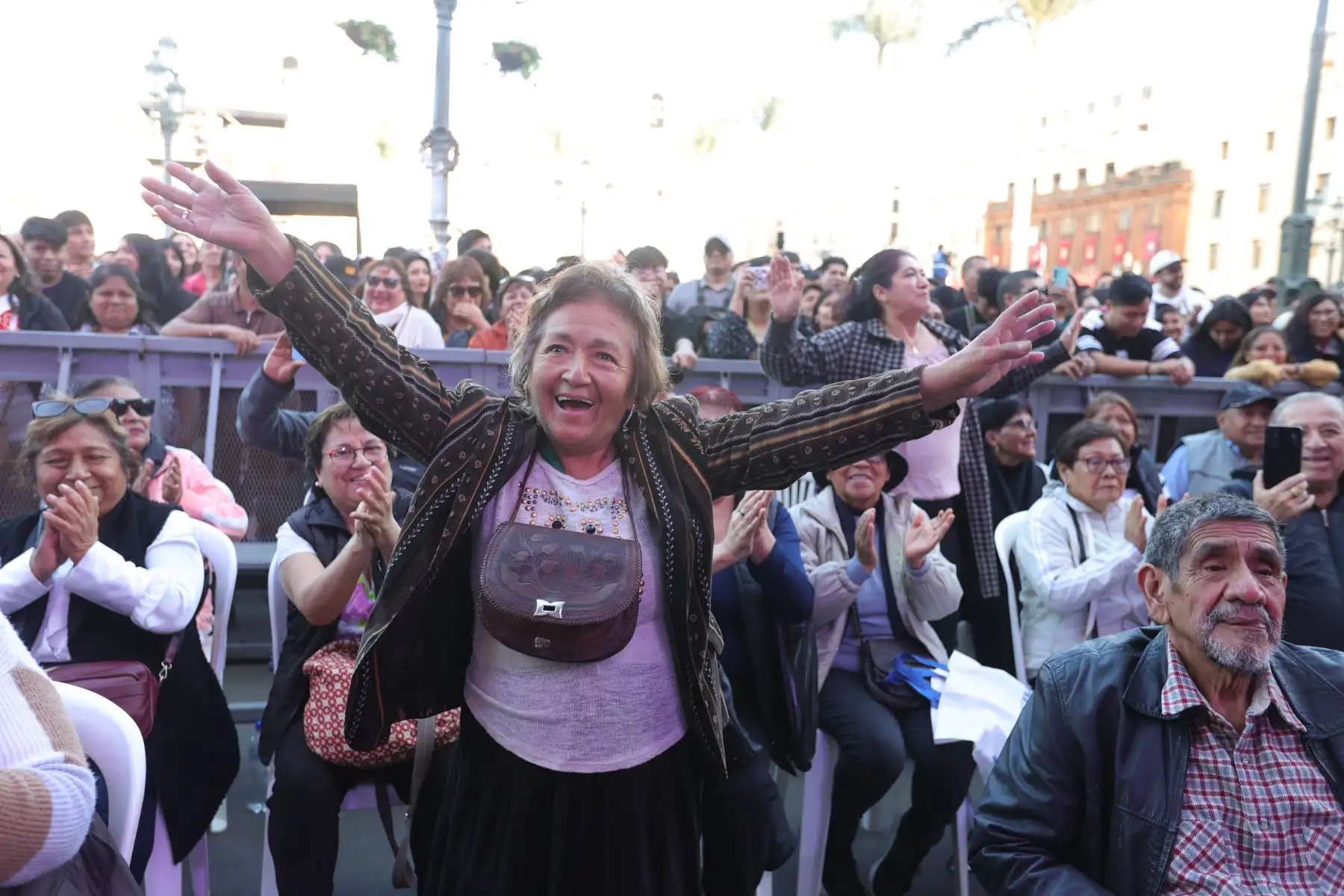 Municipalidad de Lima realiza el concierto Festeja Perú con la animación de Ronny Zuzunaga y la presentación musical de Los Ardiles, Dilbert Aguilar, Orquesta Bembé, Orquesta Candela, Afrodisiaco, Deyvis Orozco, Alborada y Marisol, la "Faraona de la cumbia", cerrando la noche con su potente voz y clásicos inolvidables.
Foto: ANDINA/Eddy Ramos