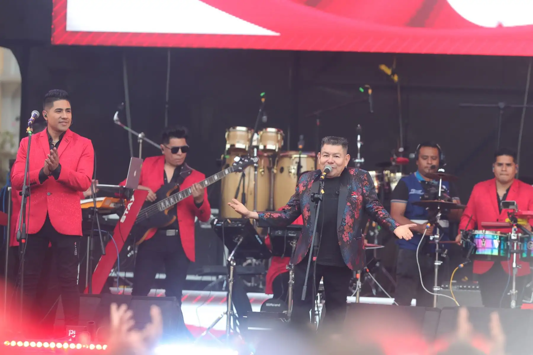 Municipalidad de Lima realiza el concierto Festeja Perú con la animación de Ronny Zuzunaga y la presentación musical de Los Ardiles, Dilbert Aguilar, Orquesta Bembé, Orquesta Candela, Afrodisiaco, Deyvis Orozco, Alborada y Marisol, la "Faraona de la cumbia", cerrando la noche con su potente voz y clásicos inolvidables.
Foto: ANDINA/Eddy Ramos