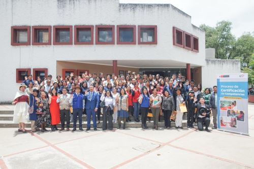 Certifican a 200 servidores públicos de Ayacucho para brindar atención en quechua. ANDINA/Difusión