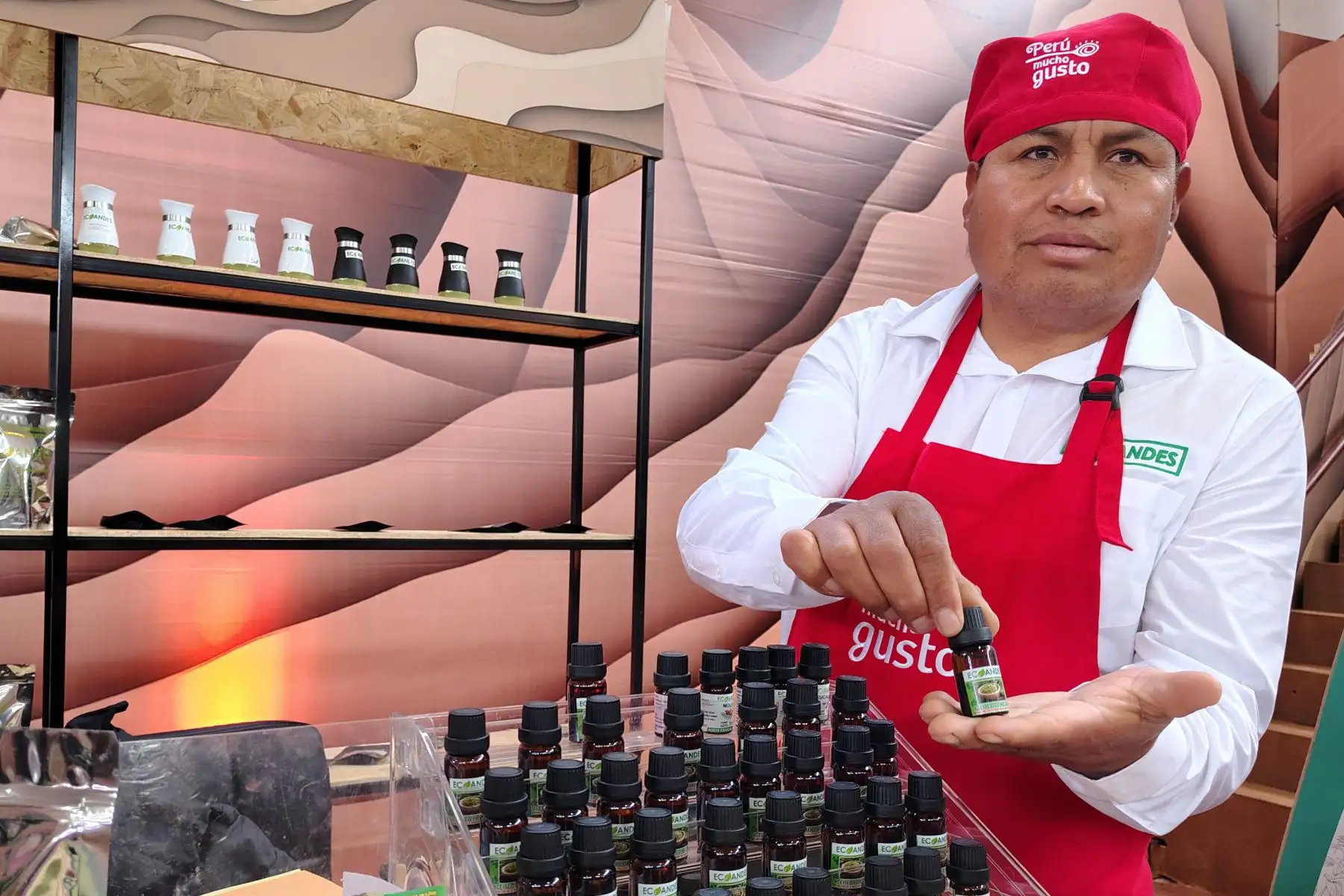 Miles de personas disfrutaron de la gastronomía, los talleres, y las zonas interactivas en el  segundo día de la feria "  Perú, Mucho Gusto Tacna 2025 ".
Foto: Matías Guillermo