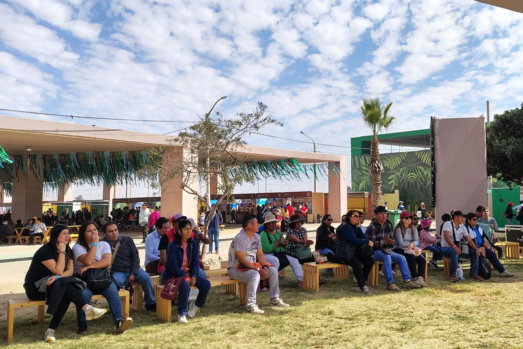 Miles de personas disfrutaron de la gastronomía, los talleres, y las zonas interactivas en el segundo día de la feria "  Perú, Mucho Gusto Tacna 2025 ".
Foto: Matías Guillermo