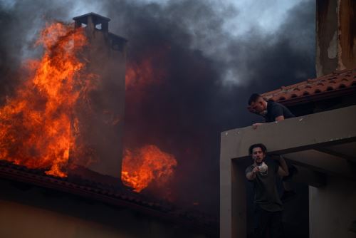 ¡Grecia en llamas! Ola de calor llega a los 45,8 °C e incendios devoran más de 1.000  hectáreas