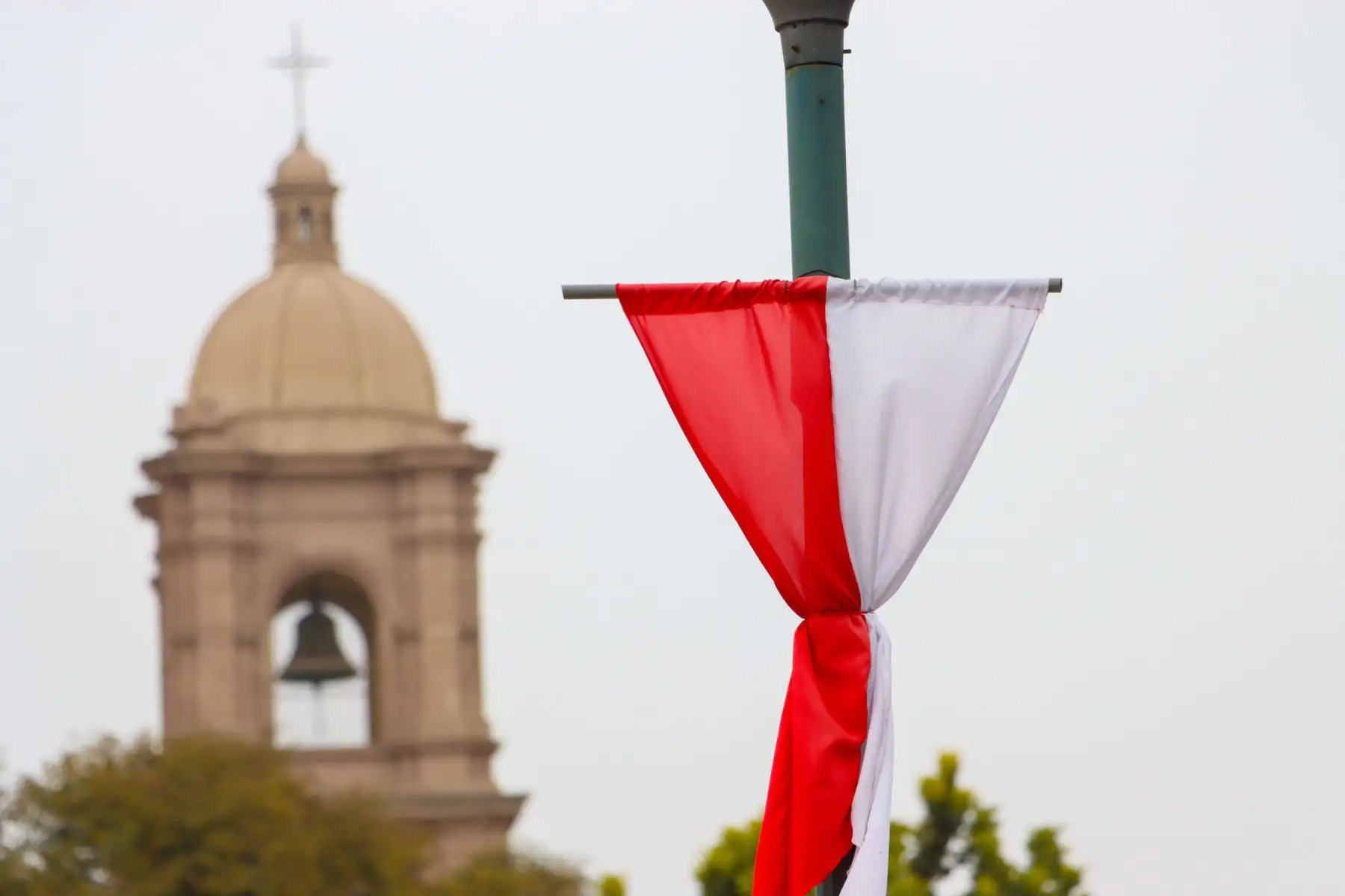 Tacna dio inicio a las celebraciones por Fiestas Patrias con una ceremonia que reunió a autoridades civiles, militares peruanos y chilenos, así como a numerosos ciudadanos. El acto estuvo marcado por el fervor patriótico y la reflexión sobre la historia y el compromiso cívico de la región. Con este evento, Tacna reafirma su identidad y celebra a la patria con memoria, unidad y esperanza en el futuro. Foto: ANDINA/Matías Gullermo