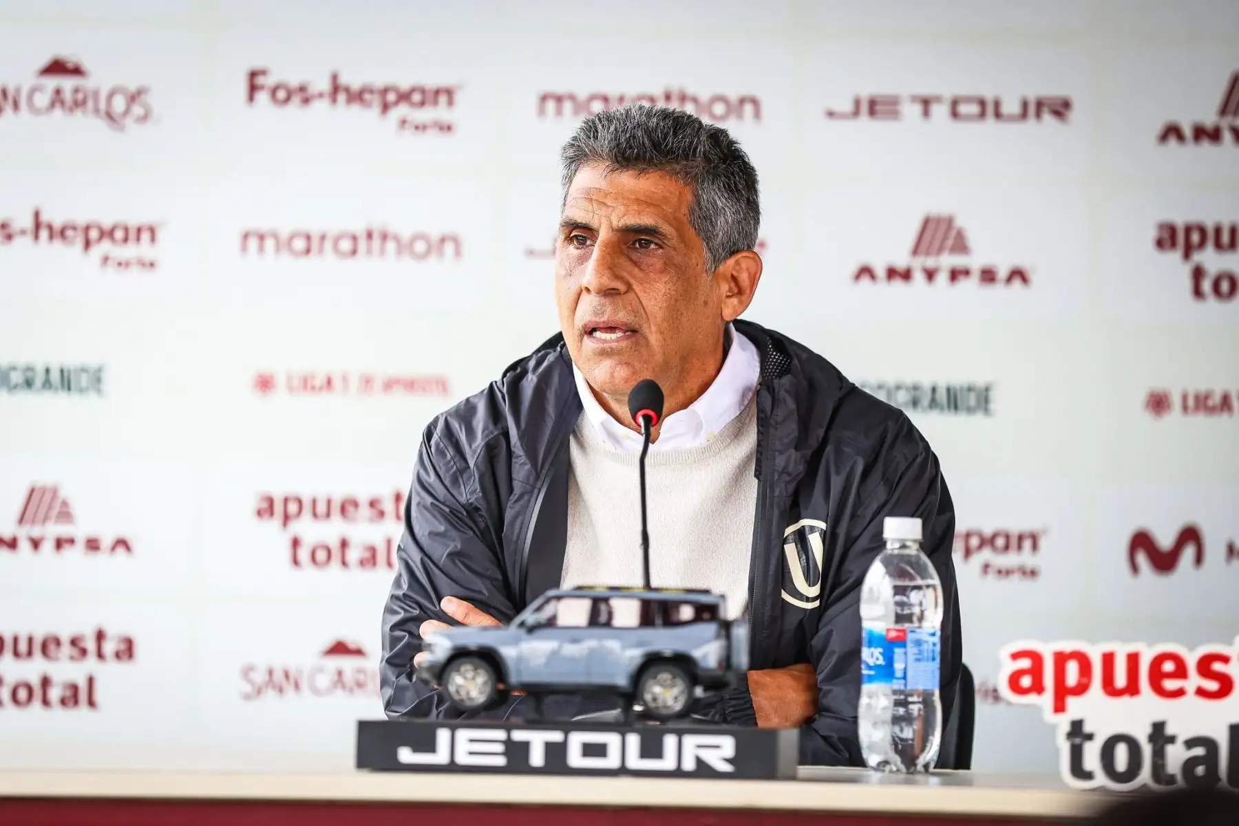 Álvaro Barco aclaró que Universitario respetará el contrato que tiene con Jorge Fossati