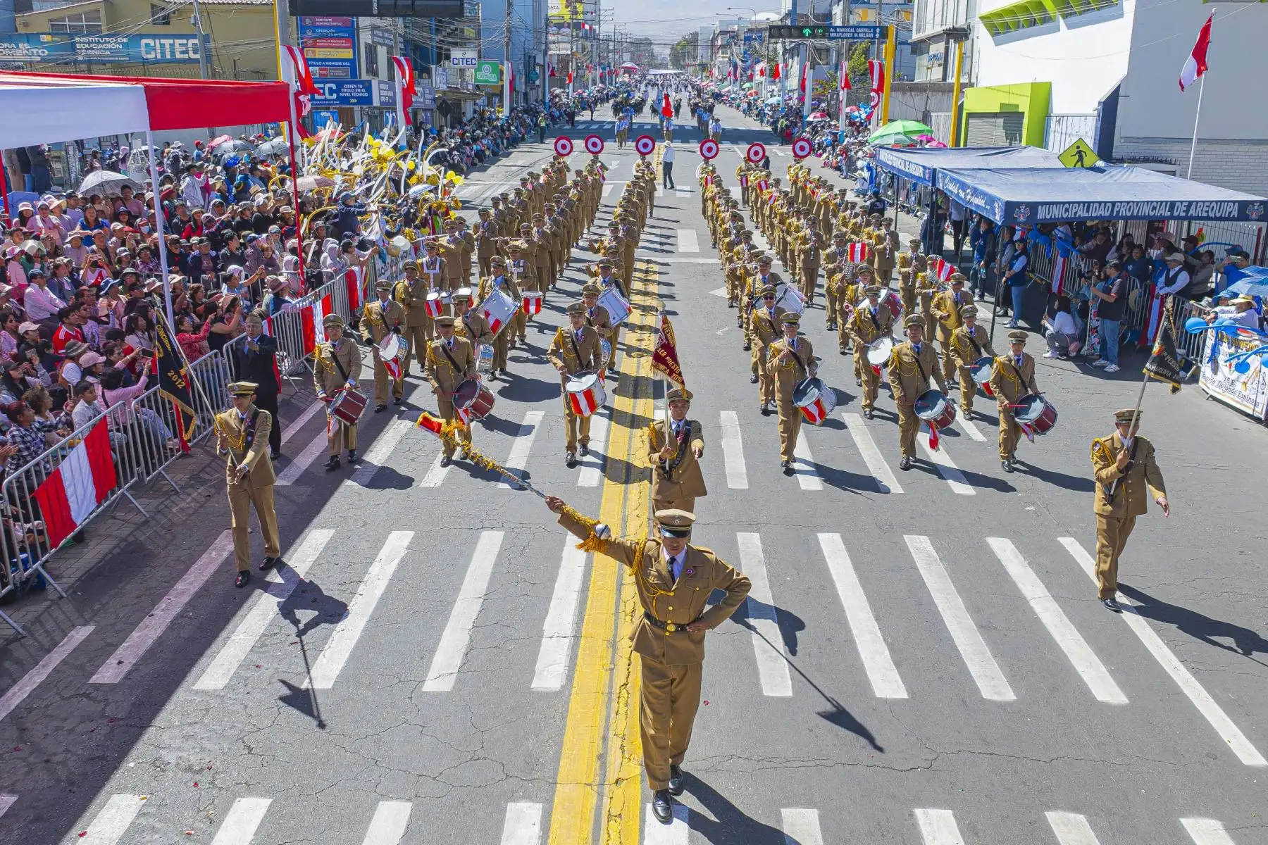 Arequipa dio inicio a las celebraciones por el 204.º aniversario de la independencia del Perú con el tradicional Paseo de la Bandera, una ceremonia cargada de simbolismo que reunió a autoridades, instituciones y ciudadanos en el corazón del Centro Histórico.
Foto: cortesía Diego Ramos