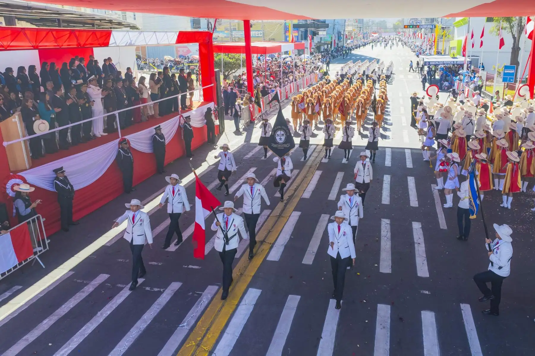 Arequipa dio inicio a las celebraciones por el 204.º aniversario de la independencia del Perú con el tradicional Paseo de la Bandera, una ceremonia cargada de simbolismo que reunió a autoridades, instituciones y ciudadanos en el corazón del Centro Histórico.
Foto: cortesía Diego Ramos