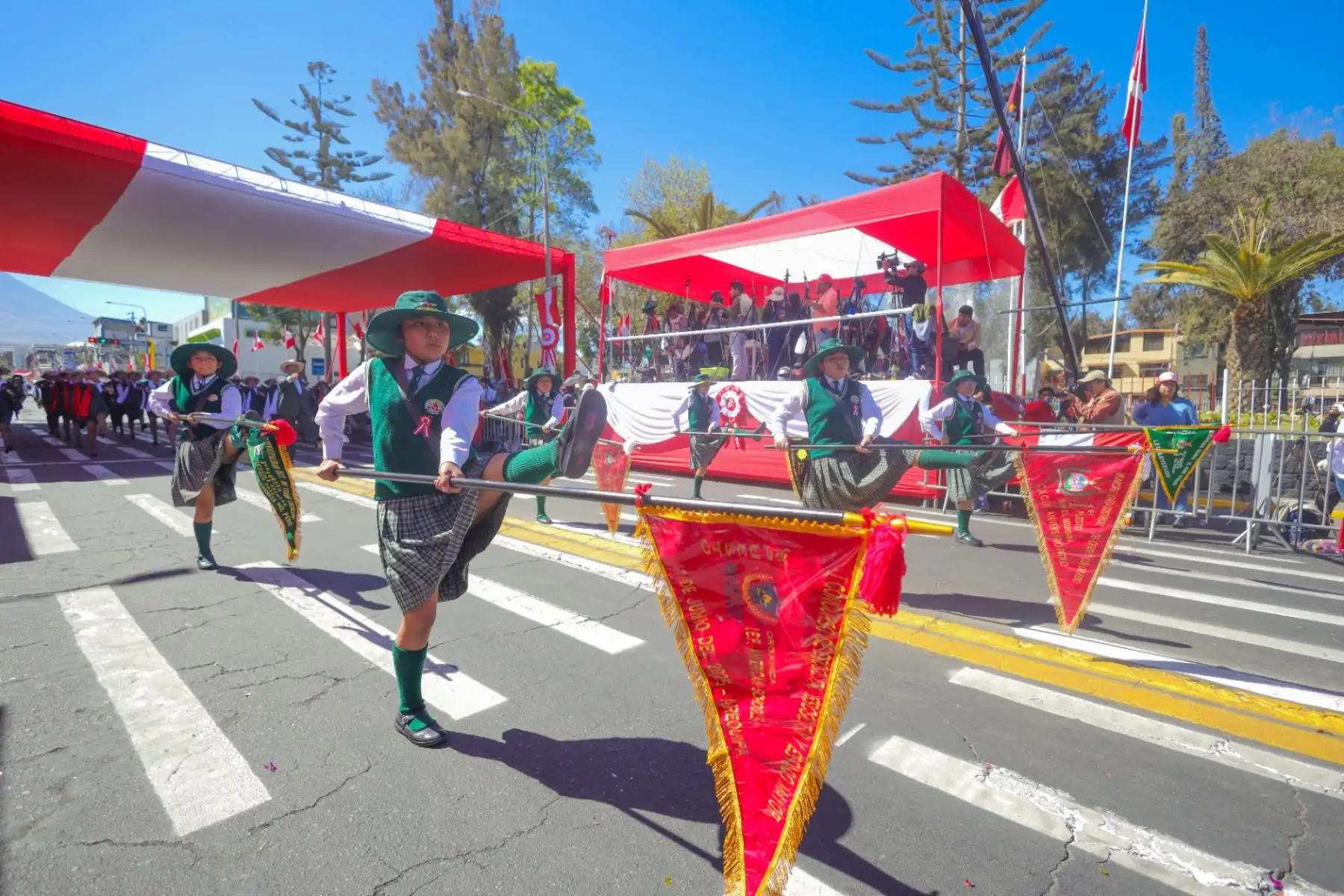 Arequipa dio inicio a las celebraciones por el 204.º aniversario de la independencia del Perú con el tradicional Paseo de la Bandera, una ceremonia cargada de simbolismo que reunió a autoridades, instituciones y ciudadanos en el corazón del Centro Histórico.
Foto: cortesía Diego Ramos