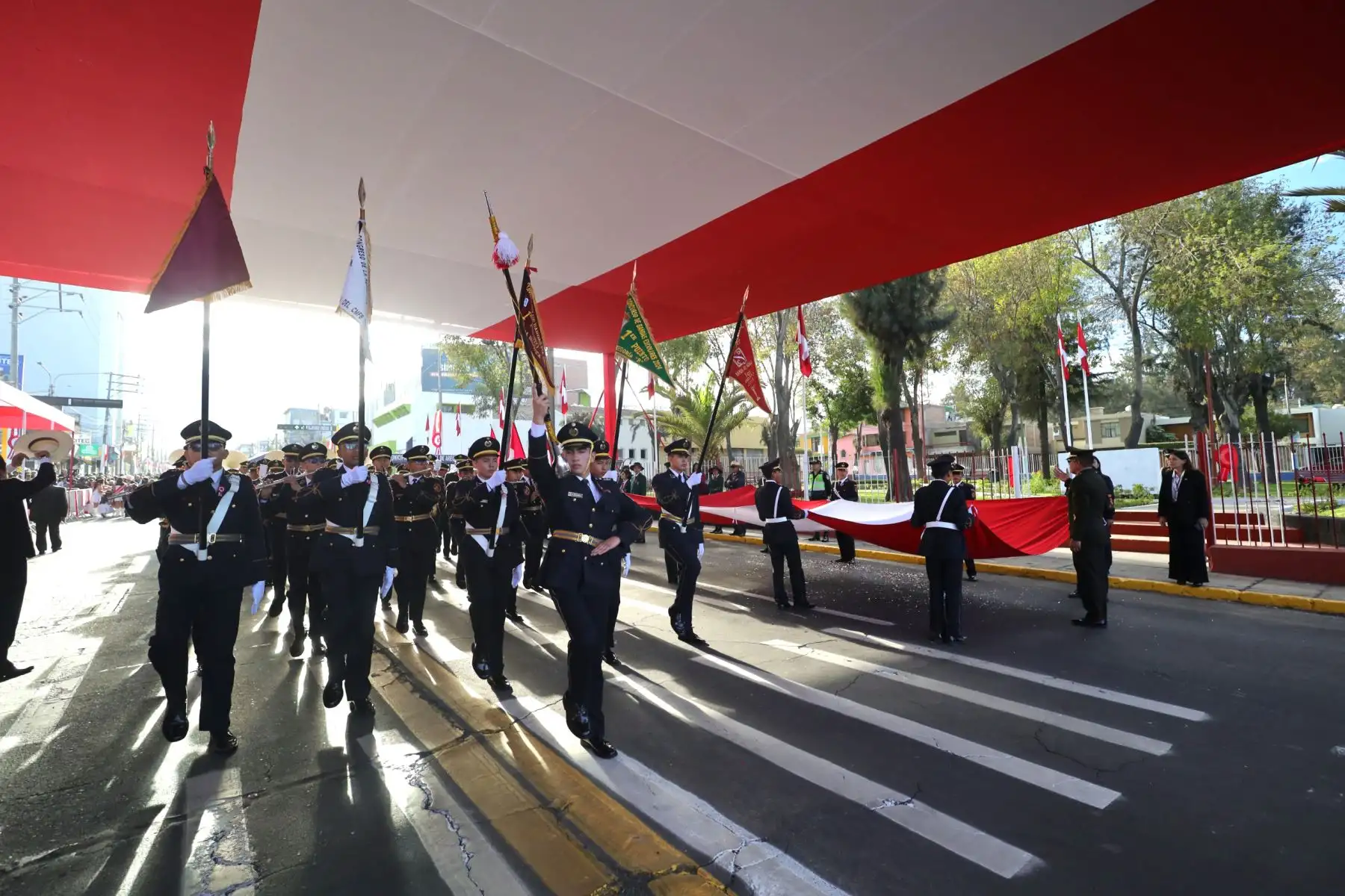 Arequipa dio inicio a las celebraciones por el 204.º aniversario de la independencia del Perú con el tradicional Paseo de la Bandera, una ceremonia cargada de simbolismo que reunió a autoridades, instituciones y ciudadanos en el corazón del Centro Histórico.
Foto: cortesía Diego Ramos