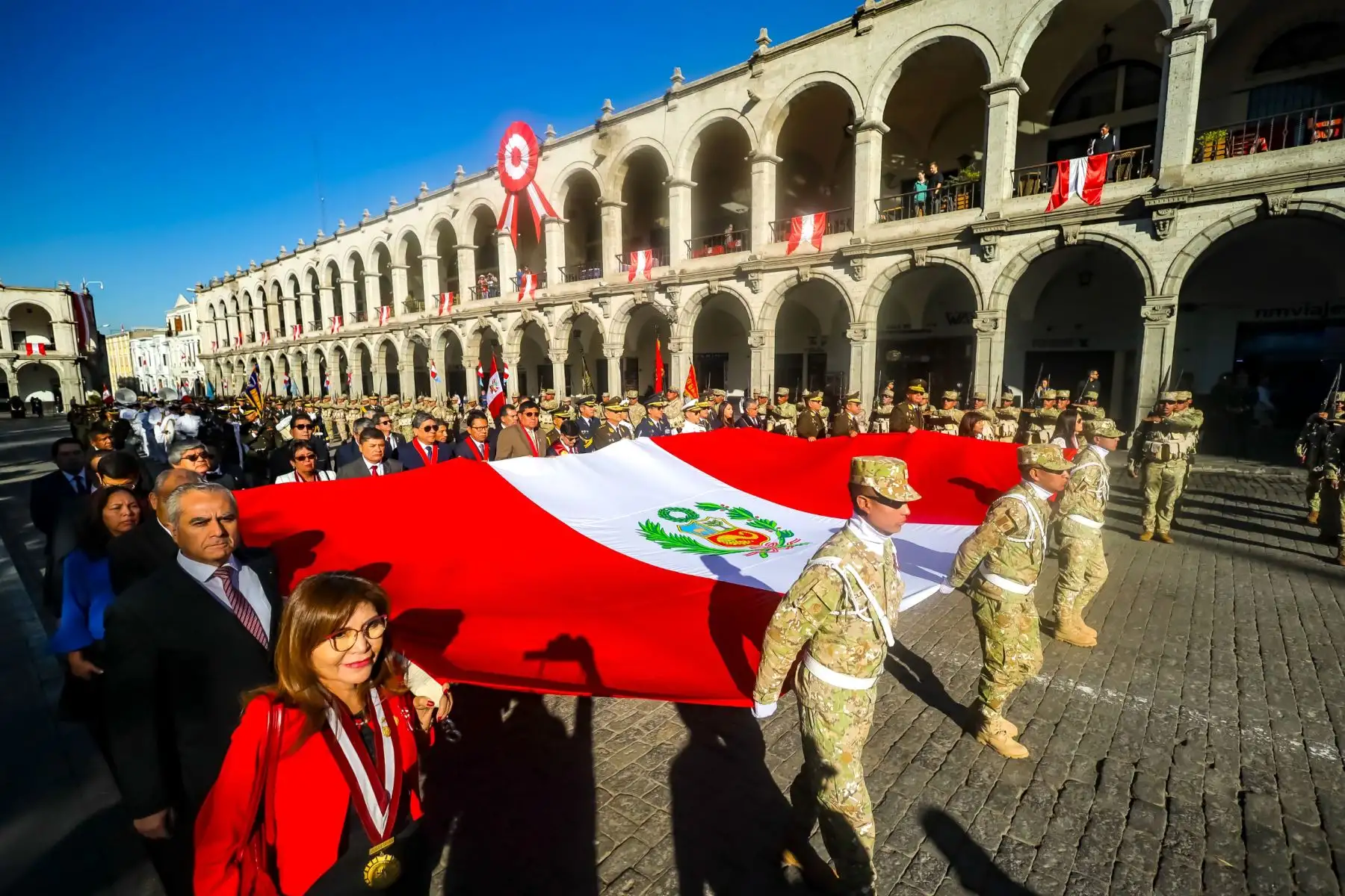 Arequipa dio inicio a las celebraciones por el 204.º aniversario de la independencia del Perú con el tradicional Paseo de la Bandera, una ceremonia cargada de simbolismo que reunió a autoridades, instituciones y ciudadanos en el corazón del Centro Histórico.
Foto: cortesía Diego Ramos