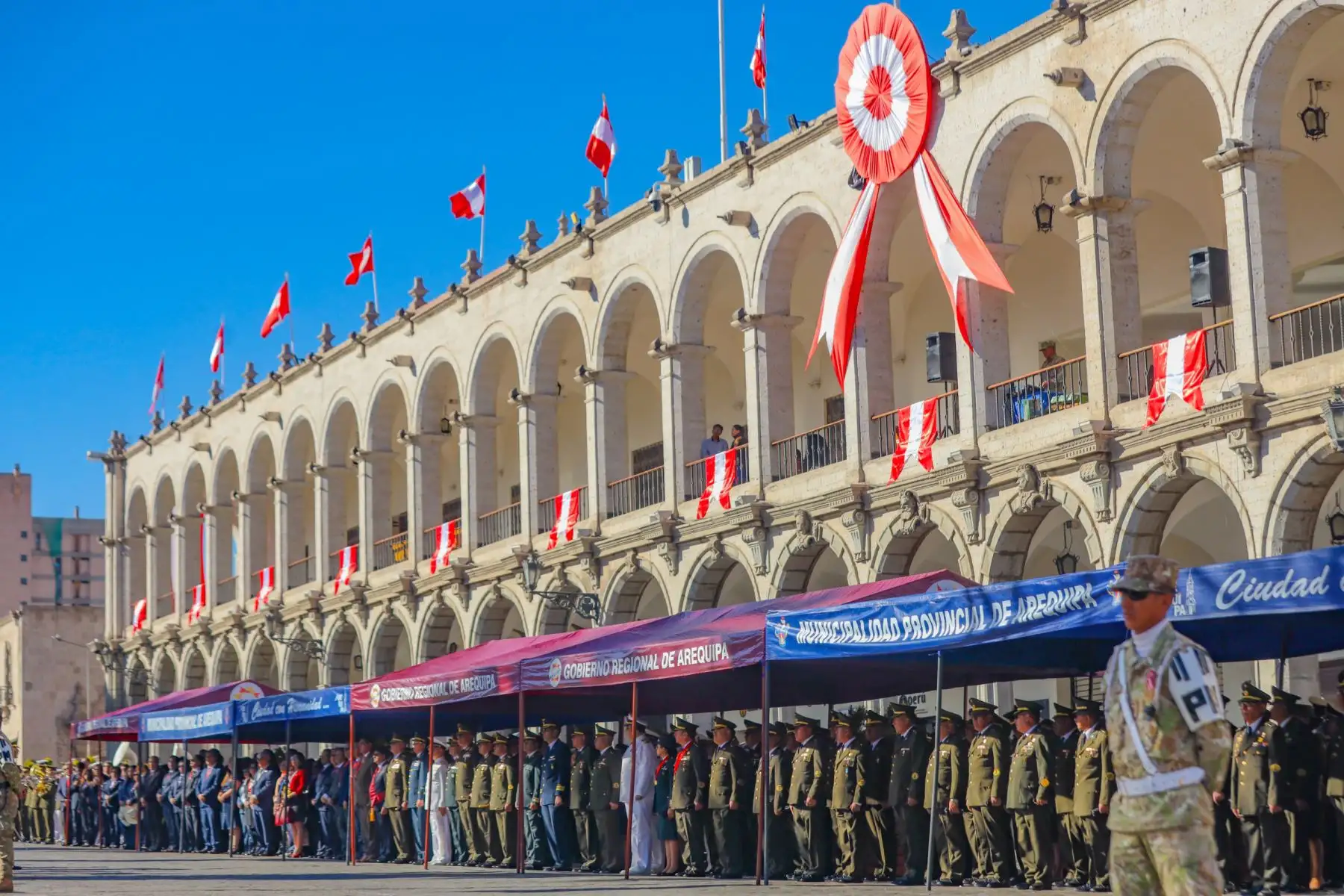 Arequipa dio inicio a las celebraciones por el 204.º aniversario de la independencia del Perú con el tradicional Paseo de la Bandera, una ceremonia cargada de simbolismo que reunió a autoridades, instituciones y ciudadanos en el corazón del Centro Histórico.
Foto: cortesía Diego Ramos
