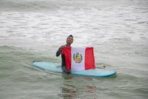 María Fernanda Reyes a cada competencia que asiste no duda en hacer flamear la bandera del Perú