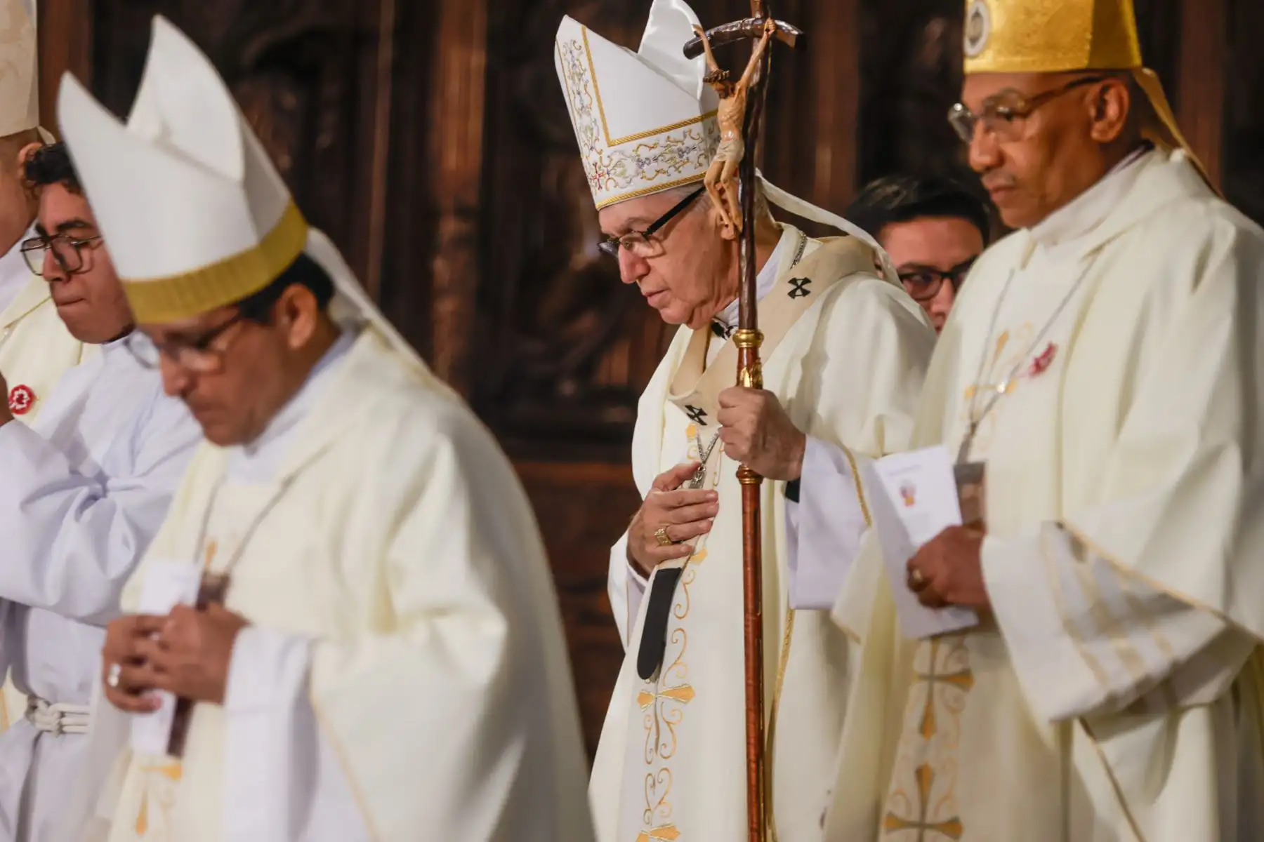 El arzobispo de Lima, cardenal Carlos Castillo, ofreció una homilía en la que exhortó a los líderes del país a ejercer su función con vocación genuina de servicio, ética y compromiso con el pueblo. Foto: ANDINA/ Luis Iparraguirre