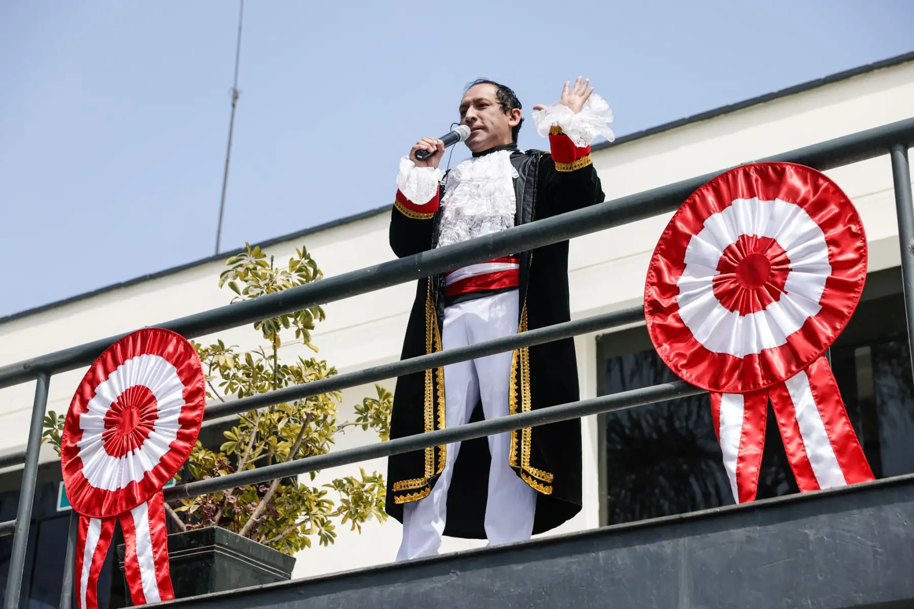 En la sede Huachipa del Parque de las Leyendas se llevó a cabo la escenificación del “Sueño de San Martín y Proclamación de la Independencia”, como parte de las celebraciones por Fiestas Patrias. La actividad incluyó una representación teatral con personajes históricos y fue presenciada por decenas de familias en un ambiente patriótico. Foto: ANDINA/Luis Iparraguirre