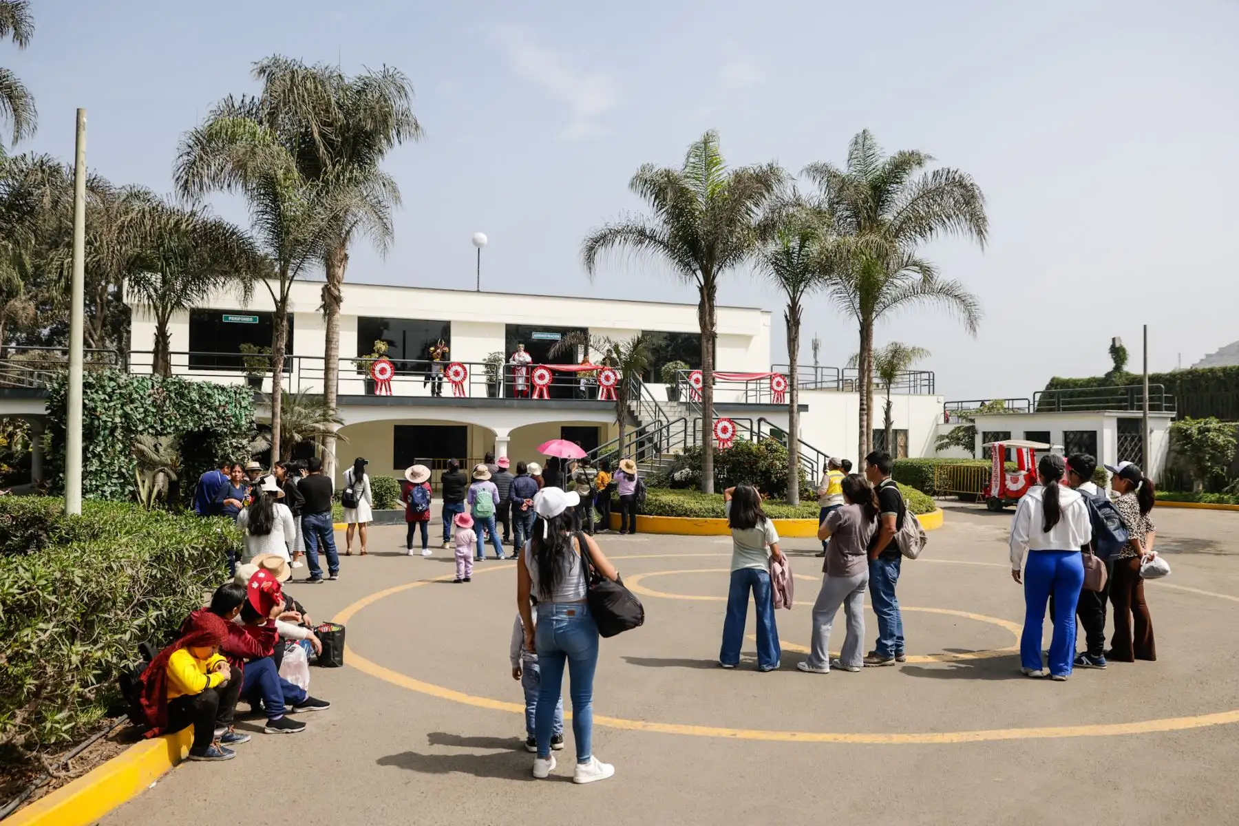 En la sede Huachipa del Parque de las Leyendas se llevó a cabo la escenificación del “Sueño de San Martín y Proclamación de la Independencia”, como parte de las celebraciones por Fiestas Patrias. La actividad incluyó una representación teatral con personajes históricos y fue presenciada por decenas de familias en un ambiente patriótico. Foto: ANDINA/Luis Iparraguirre