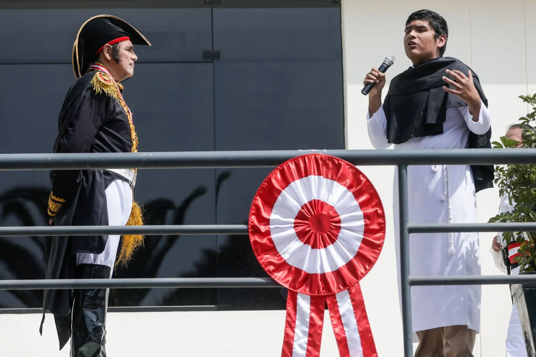En la sede Huachipa del Parque de las Leyendas se llevó a cabo la escenificación del “Sueño de San Martín y Proclamación de la Independencia”, como parte de las celebraciones por Fiestas Patrias. La actividad incluyó una representación teatral con personajes históricos y fue presenciada por decenas de familias en un ambiente patriótico. Foto: ANDINA/Luis Iparraguirre