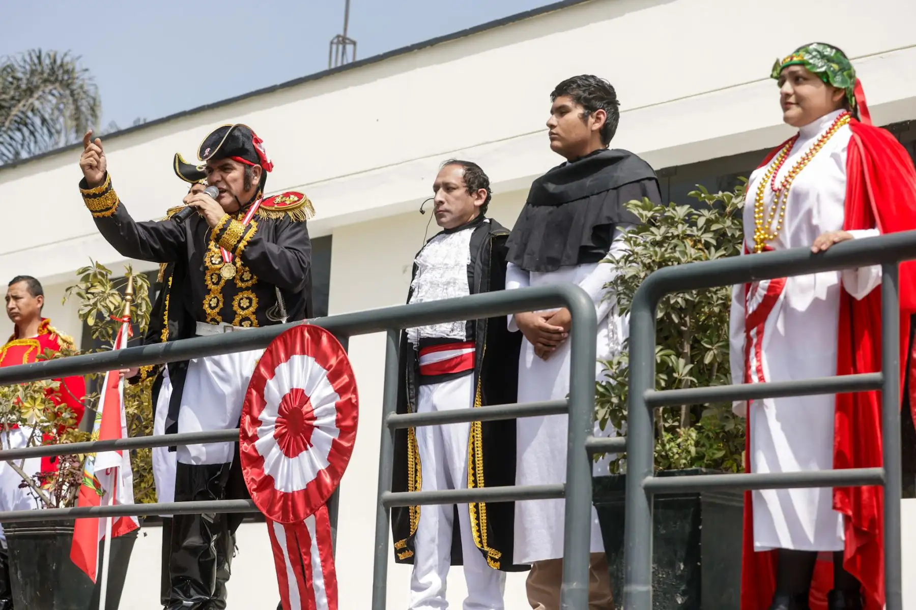 En la sede Huachipa del Parque de las Leyendas se llevó a cabo la escenificación del “Sueño de San Martín y Proclamación de la Independencia”, como parte de las celebraciones por Fiestas Patrias. La actividad incluyó una representación teatral con personajes históricos y fue presenciada por decenas de familias en un ambiente patriótico. Foto: ANDINA/Luis Iparraguirre