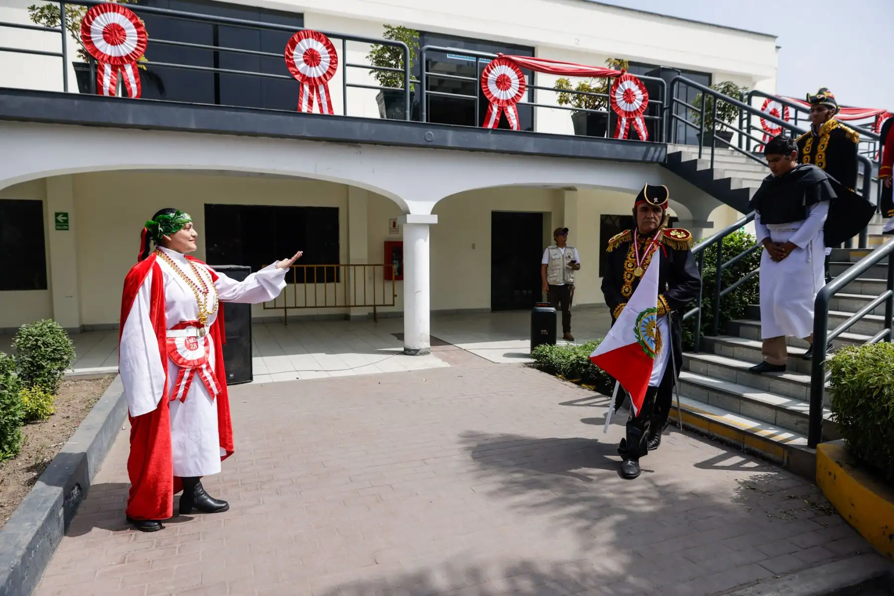 En la sede Huachipa del Parque de las Leyendas se llevó a cabo la escenificación del “Sueño de San Martín y Proclamación de la Independencia”, como parte de las celebraciones por Fiestas Patrias. La actividad incluyó una representación teatral con personajes históricos y fue presenciada por decenas de familias en un ambiente patriótico. Foto: ANDINA/Luis Iparraguirre