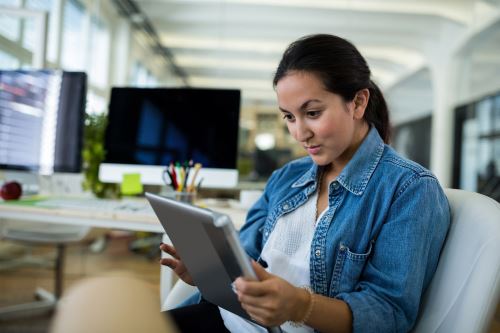 En una alianza estratégica clave para visibilizar y potenciar el talento femenino en el sector tecnológico, en línea con los principios de desarrollo sostenible y equidad que ambas organizaciones promueven, CAF -Banco de Desarrollo de América Latina y el Caribe- se une a Women in Tech - Región LATAM y el Caribe para lanzar el premio “Mujer Innovación”, un reconocimiento honorífico dentro de los Women in Tech LATAM Awards 2025.