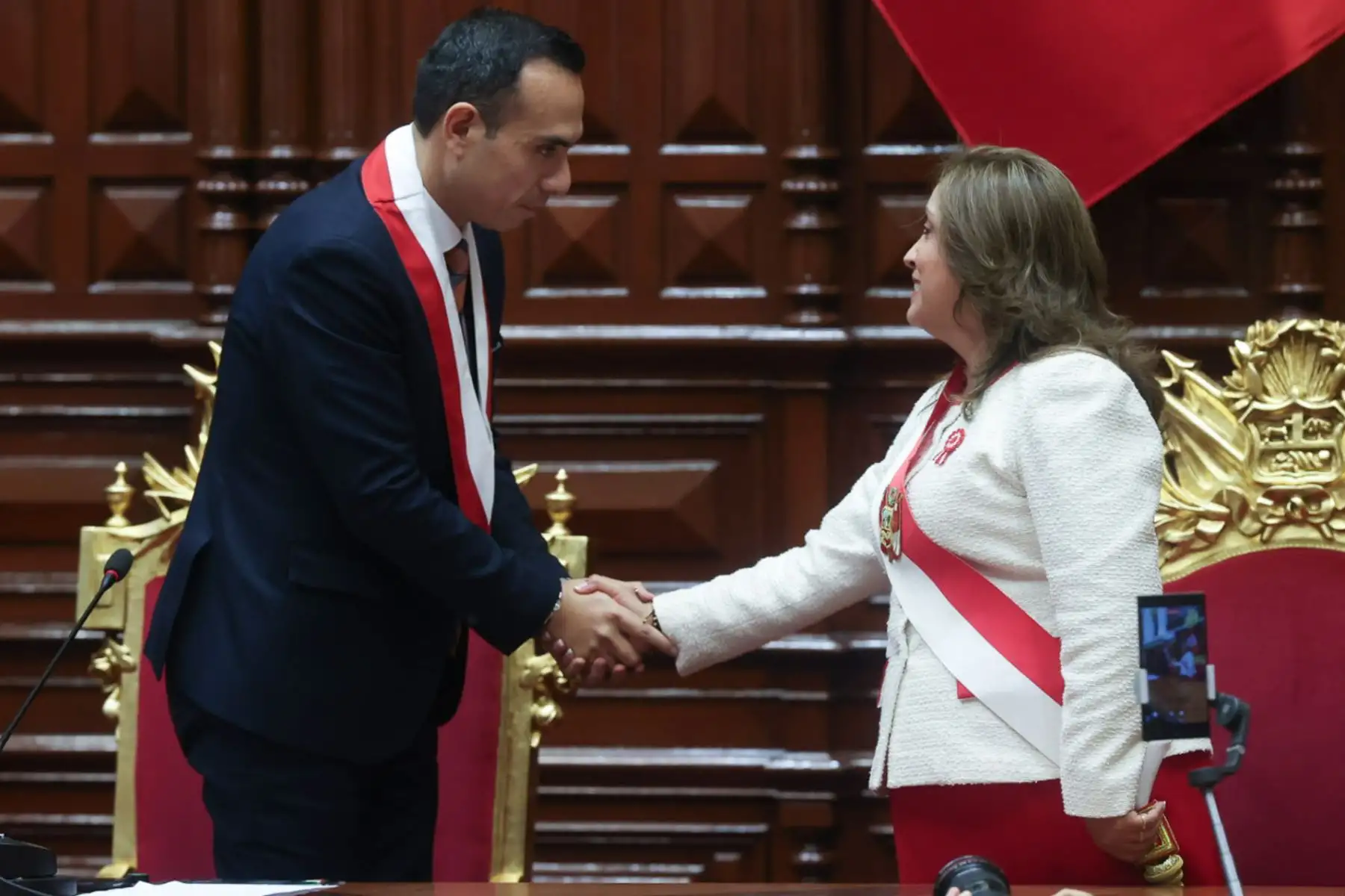 La presidenta Dina Boluarte culmina su mensaje a la Nación como parte de las actividades previstas con ocasión del 204° Aniversario de la Proclamación de la Independencia Nacional. Foto: ANDINA/Juan Carlos Guzmán