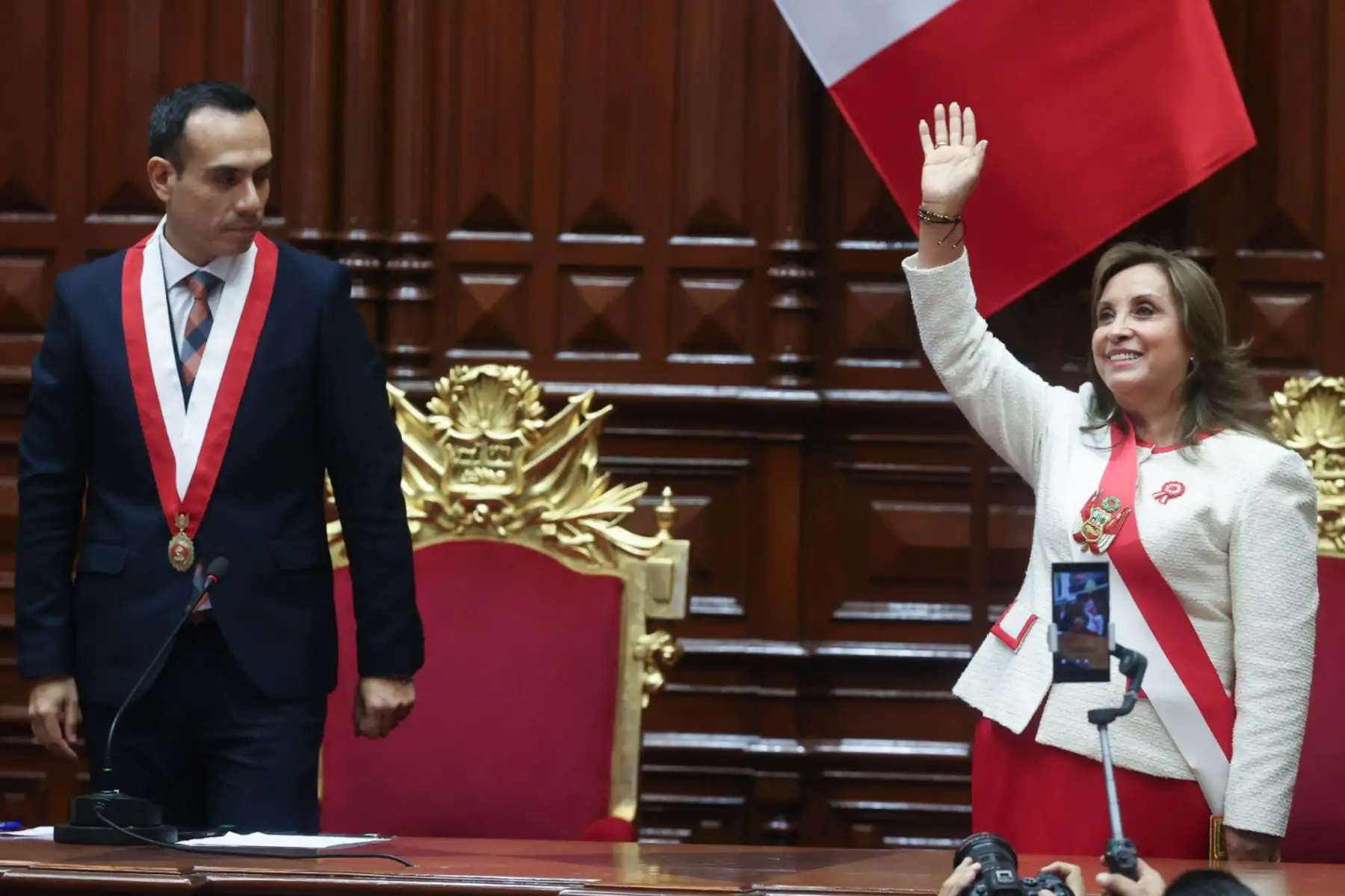 La presidenta Dina Boluarte culmina su mensaje a la Nación como parte de las actividades previstas con ocasión del 204° Aniversario de la Proclamación de la Independencia Nacional. Foto: ANDINA/Juan Carlos Guzmán