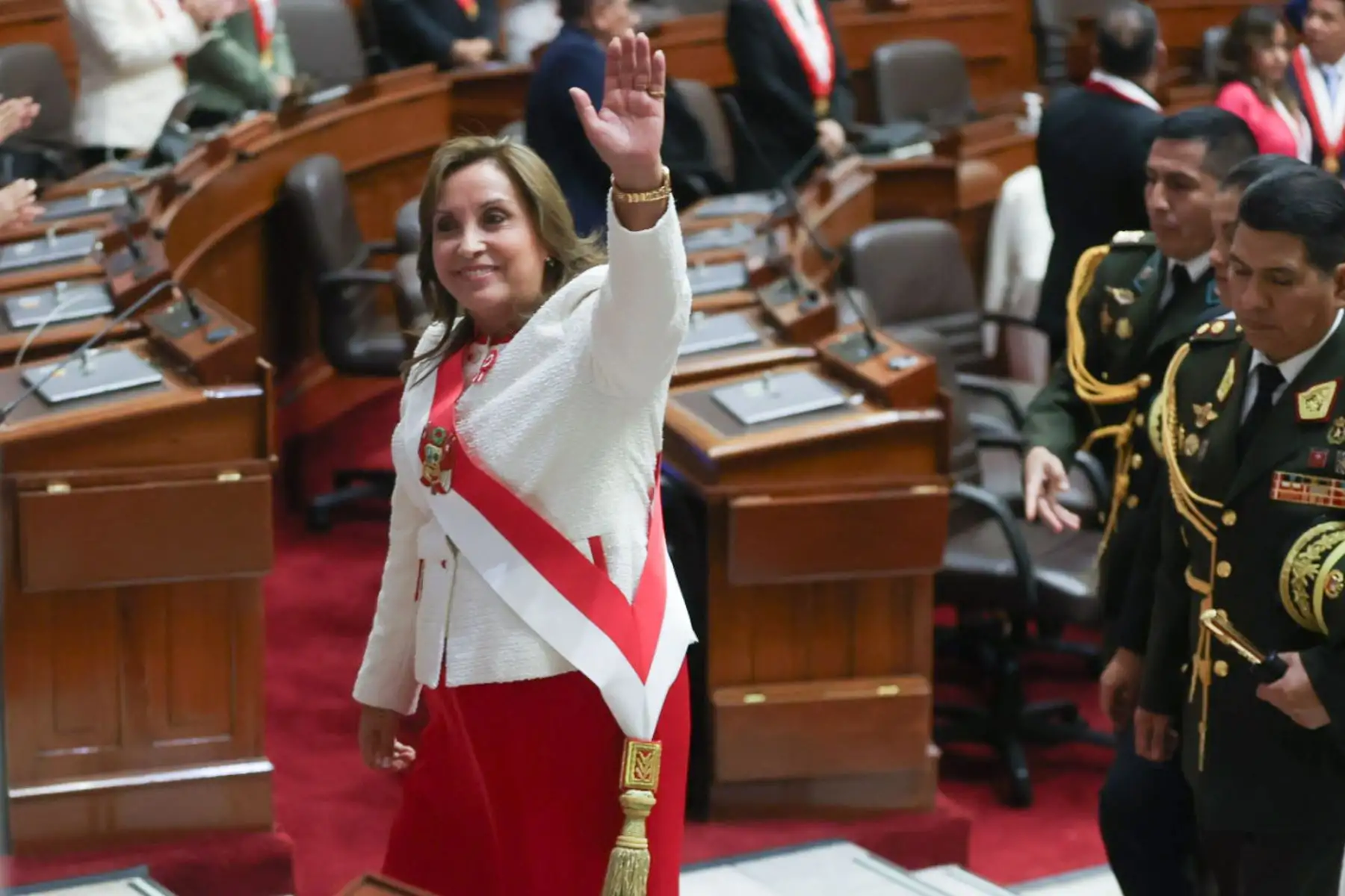 La presidenta Dina Boluarte culmina su mensaje a la Nación como parte de las actividades previstas con ocasión del 204° Aniversario de la Proclamación de la Independencia Nacional. Foto: ANDINA/Juan Carlos Guzmán