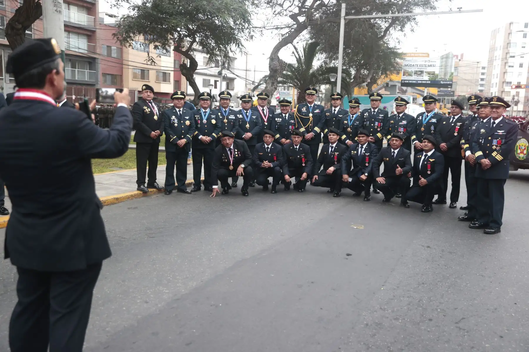 Una vibrante muestra de disciplina y coordinación de movimientos se vive este 29 de julio durante la Gran Parada Cívico Militar. Desde la avenida Brasil, miles de peruanos aprecian el paso firme de hombres y mujeres que llevan la rojiblanca en el pecho.
Foto: ANDINA/Vidal Tarqui
