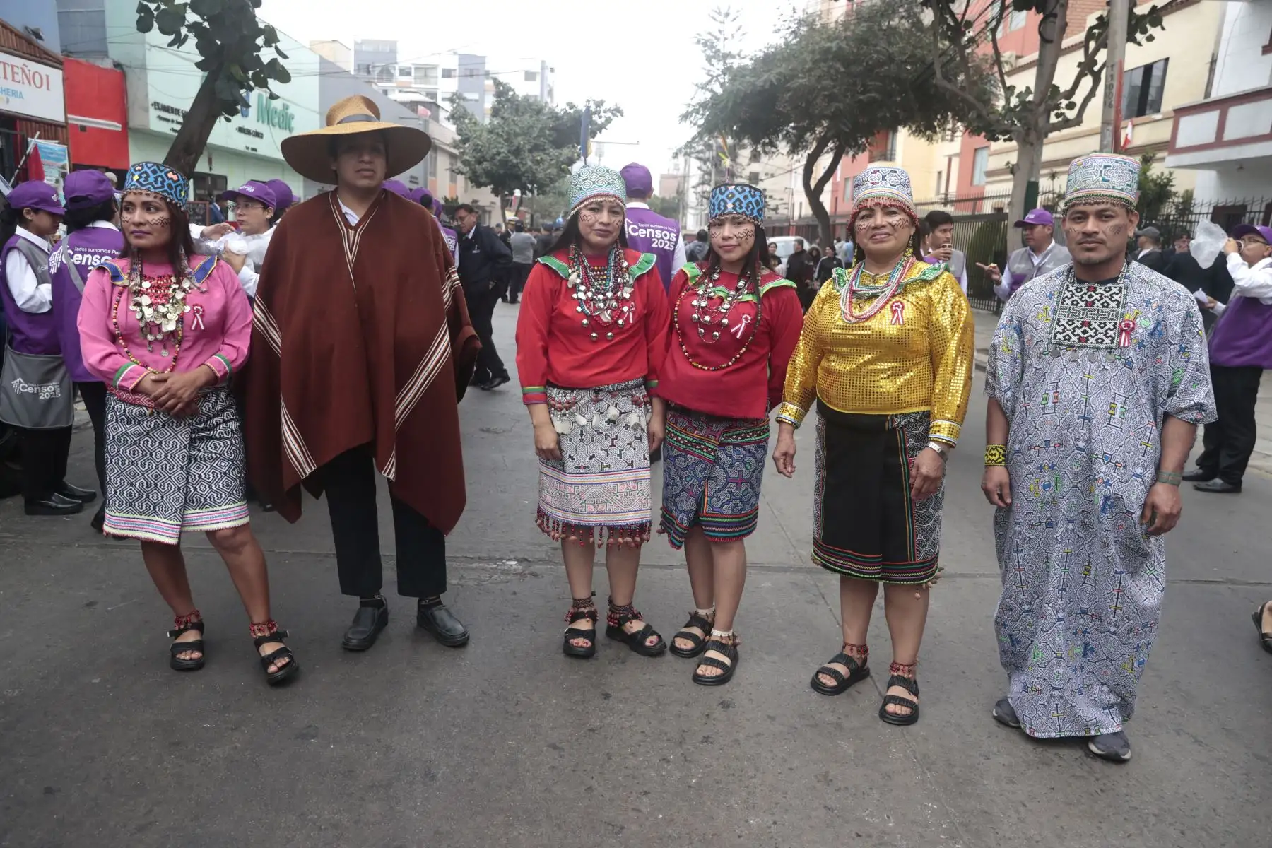 Una vibrante muestra de disciplina y coordinación de movimientos se vive este 29 de julio durante la Gran Parada Cívico Militar. Desde la avenida Brasil, miles de peruanos aprecian el paso firme de hombres y mujeres que llevan la rojiblanca en el pecho. Foto: ANDINA/Vidal Tarqui