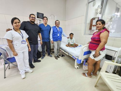 Médicos especialistas de EsSalud Tumbes salvaron la vida de menor afectado con traumatismo encéfalo craneano. ANDINA/Difusión