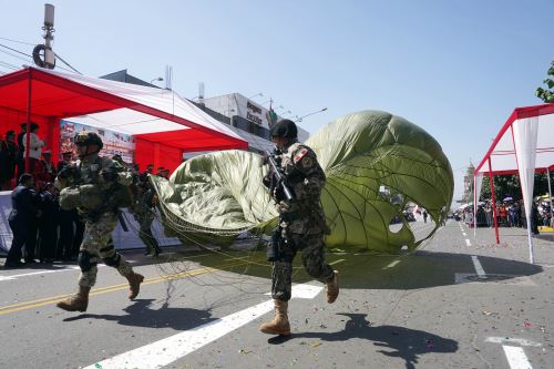 Un impresionante despliegue militar y policial se vivió durante el desfile cívico, escolar y militar que se realizó en Ica Ica por los 204 años de la Independencia del Perú. Foto: Genry Bautista