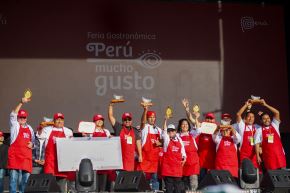 Feria Perú, Mucho Gusto Tacna 2025 concluyó con una emotiva ceremonia de reconocimiento a los mejores expositores del certamen. ANDINA/Difusión