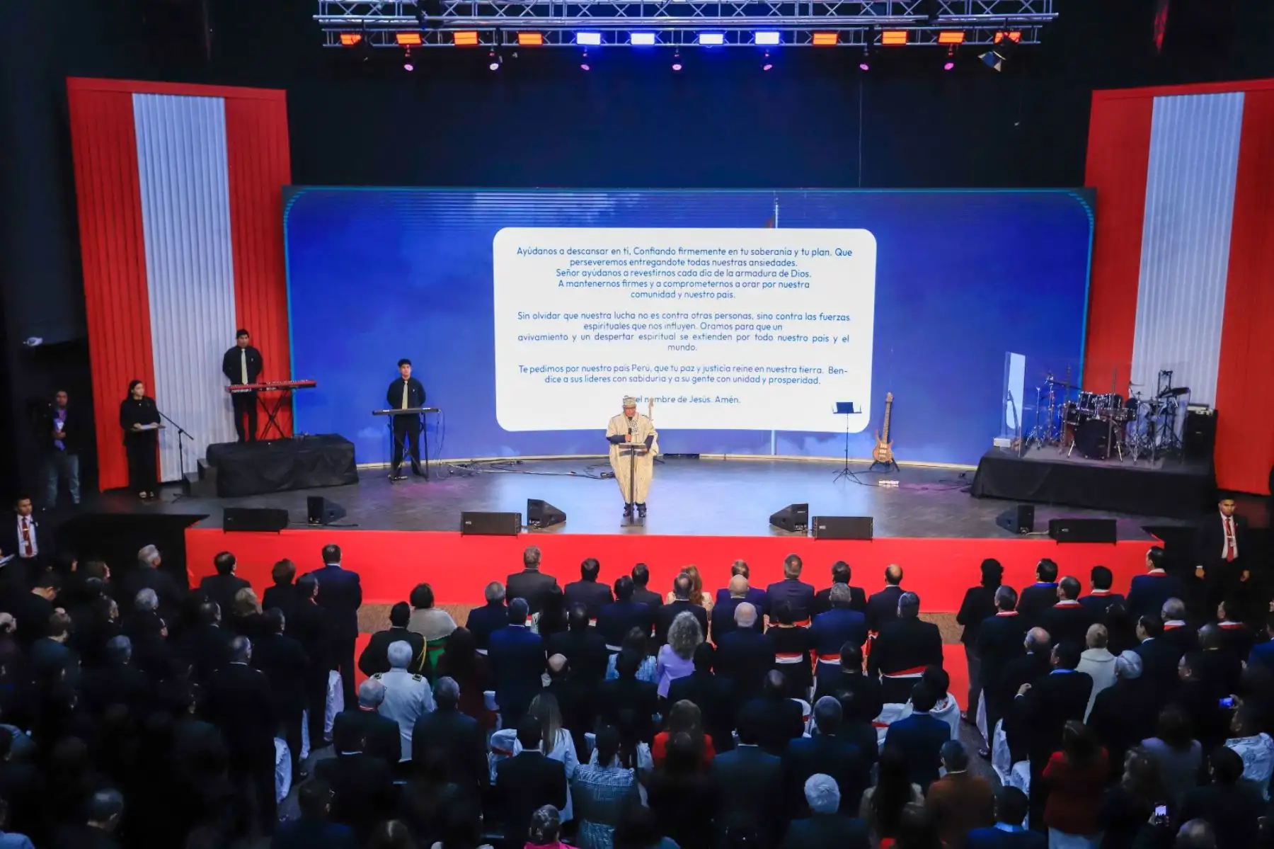 La presidenta Dina Boluarte Zegarra participó en la XX Ceremonia de Acción de Gracias por el Perú, un evento organizado en el marco de las Fiestas Patrias para orar por la paz, la unidad y el desarrollo del país. Foto: ANDINA/Prensa Presidencia
