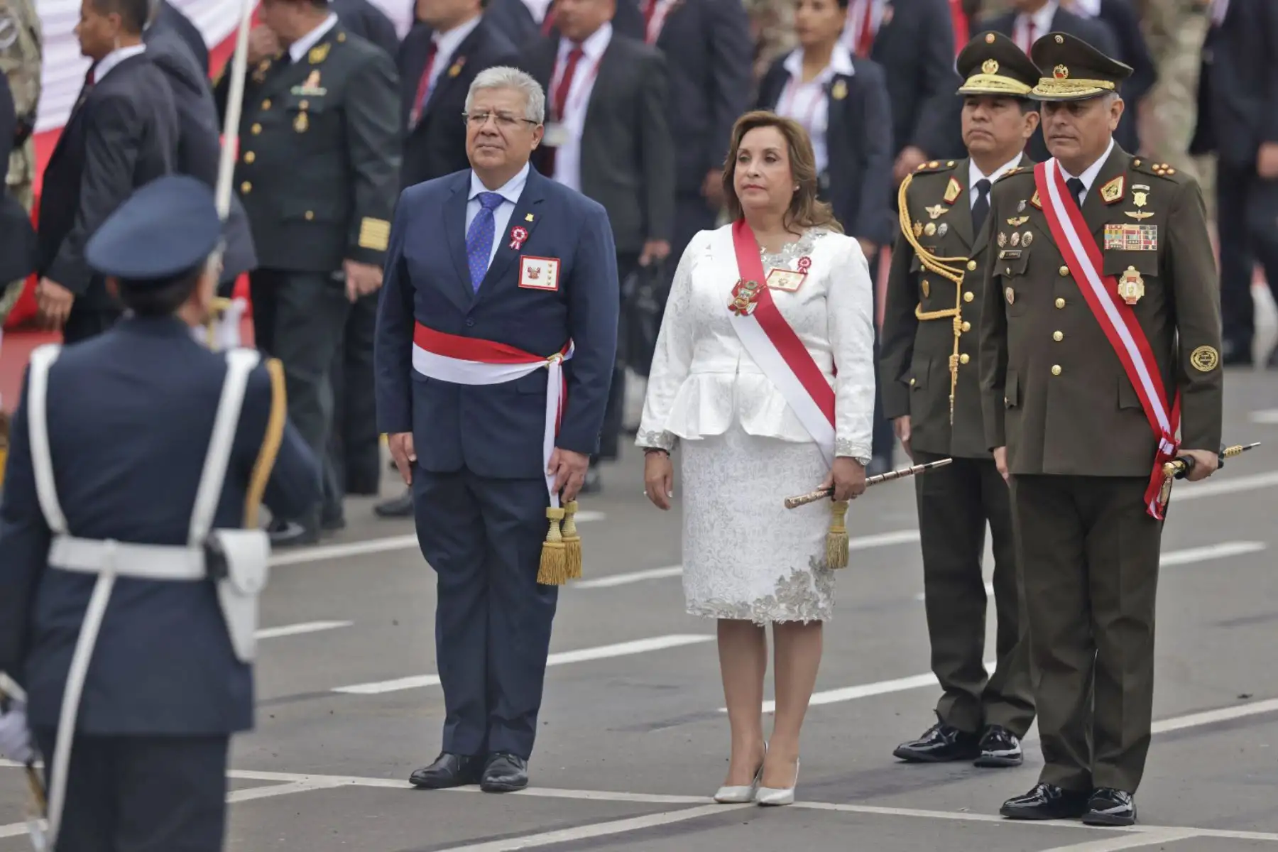 Empieza la Gran Parada y Desfile Cívico Militar 2025 con los honores a la Presidenta de la República, Dina Boluarte, y el izamiento del Pabellón Nacional y la entonación del himno nacional. 
Foto: ANDINA / Luis Iparraguirre