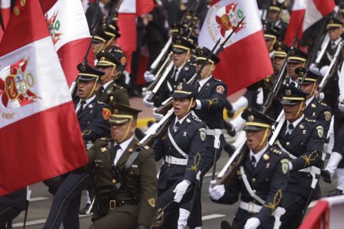 Gran Parada Cívico Militar 2025 llena de marcialidad y folclore la avenida Brasil, en Jesús María