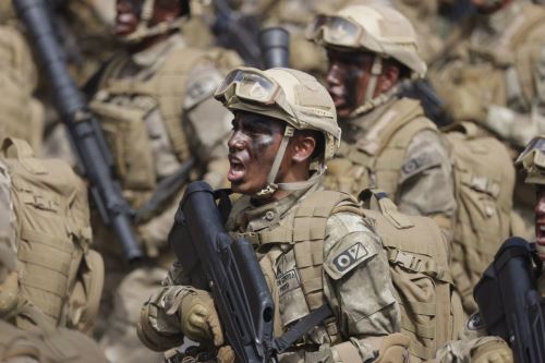 Gran Parada Cívico Militar 2025 llena de marcialidad y folclore la avenida Brasil, en Jesús María